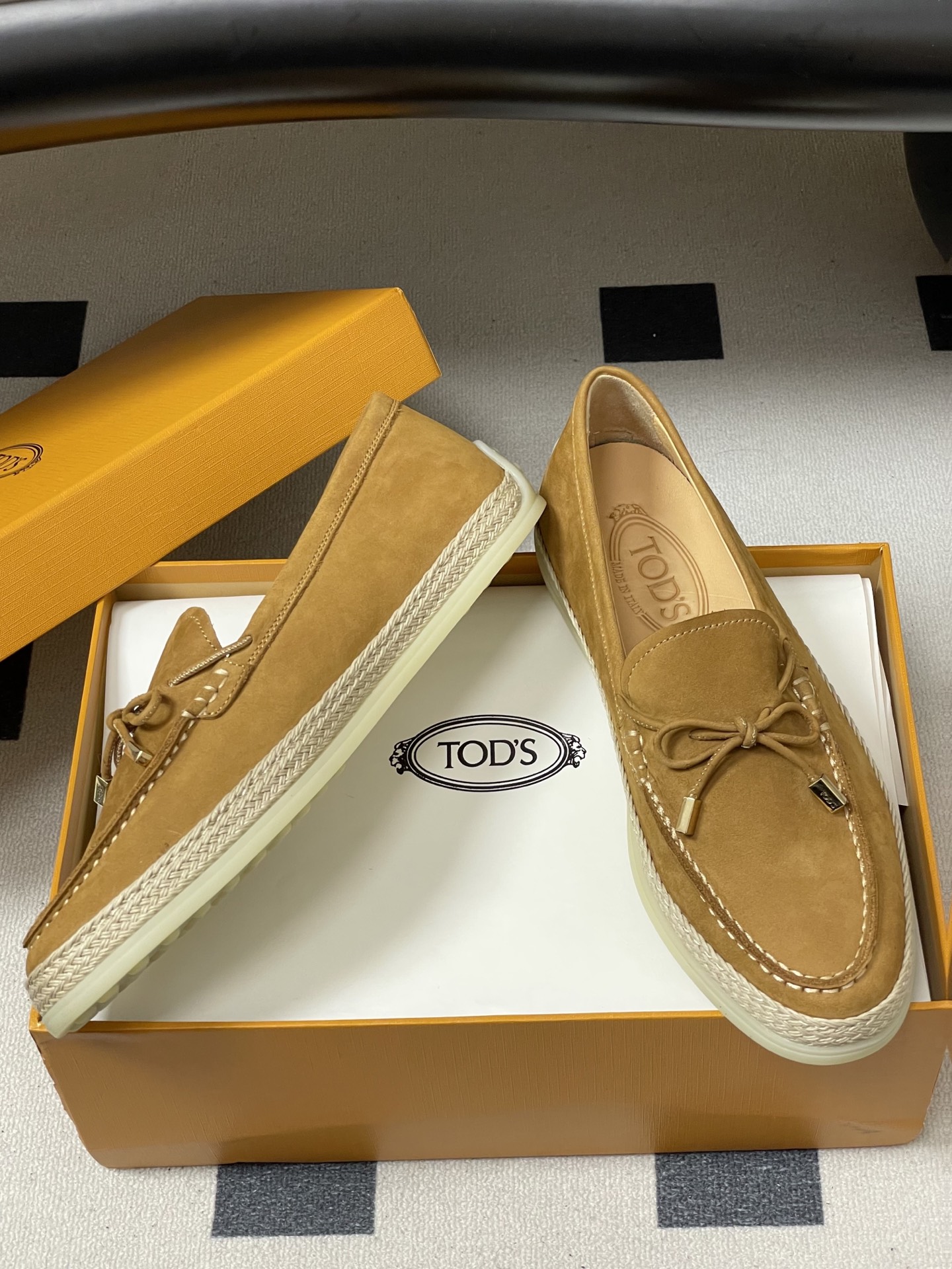 -26Ss早春新款 TOD'S托德斯 磨砂皮面草编麻绳底乐福鞋经典蝴蝶结厚底休闲单鞋本款乐福鞋以绒面皮革