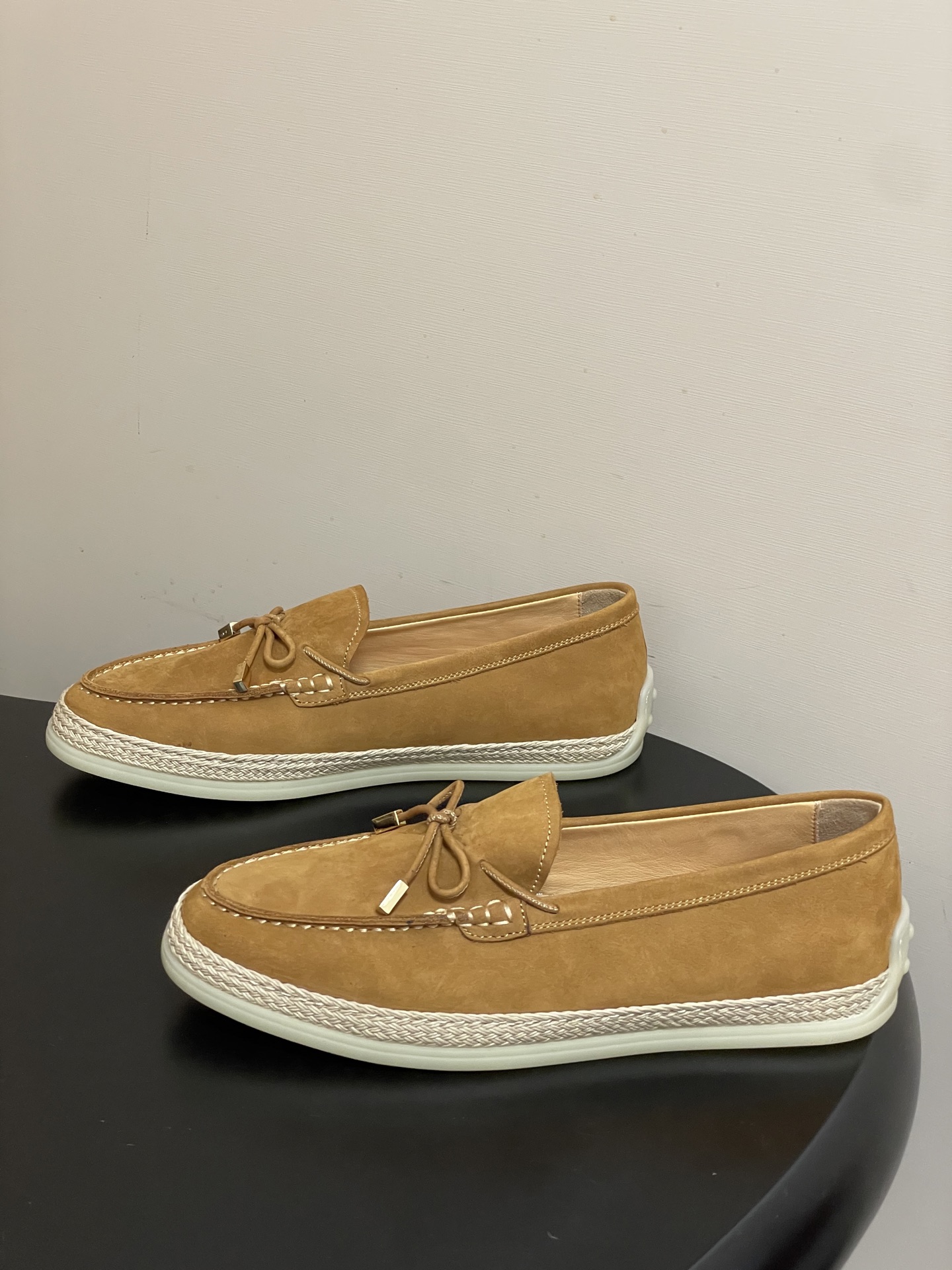 -26Ss早春新款 TOD'S托德斯 磨砂皮面草编麻绳底乐福鞋经典蝴蝶结厚底休闲单鞋本款乐福鞋以绒面皮革