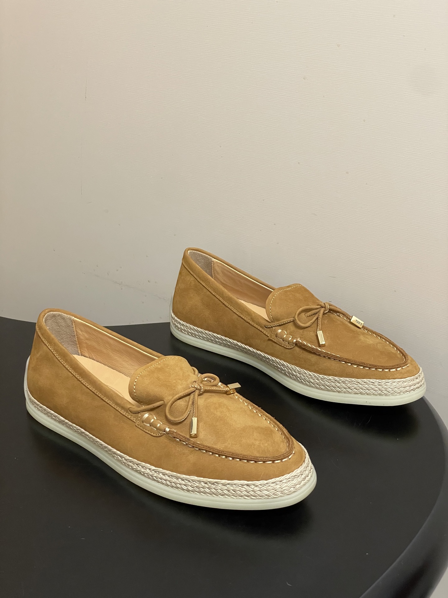 -26Ss早春新款 TOD'S托德斯 磨砂皮面草编麻绳底乐福鞋经典蝴蝶结厚底休闲单鞋本款乐福鞋以绒面皮革