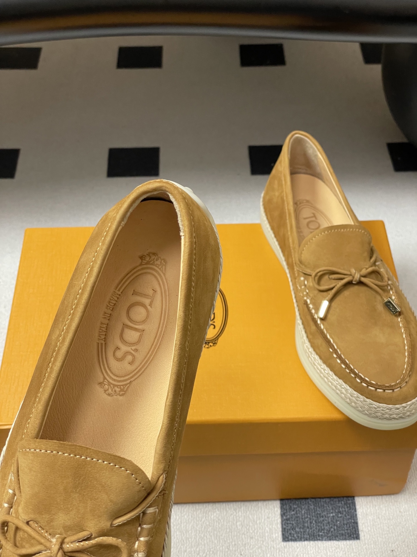 -26Ss早春新款 TOD'S托德斯 磨砂皮面草编麻绳底乐福鞋经典蝴蝶结厚底休闲单鞋本款乐福鞋以绒面皮革