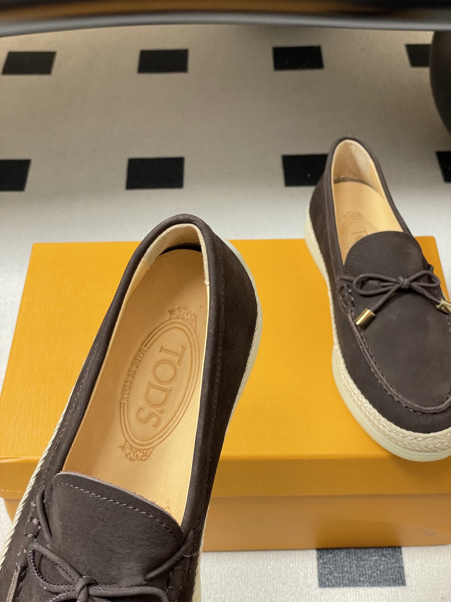 -26Ss早春新款 TOD'S托德斯 磨砂皮面草编麻绳底乐福鞋经典蝴蝶结厚底休闲单鞋本款乐福鞋以绒面皮革