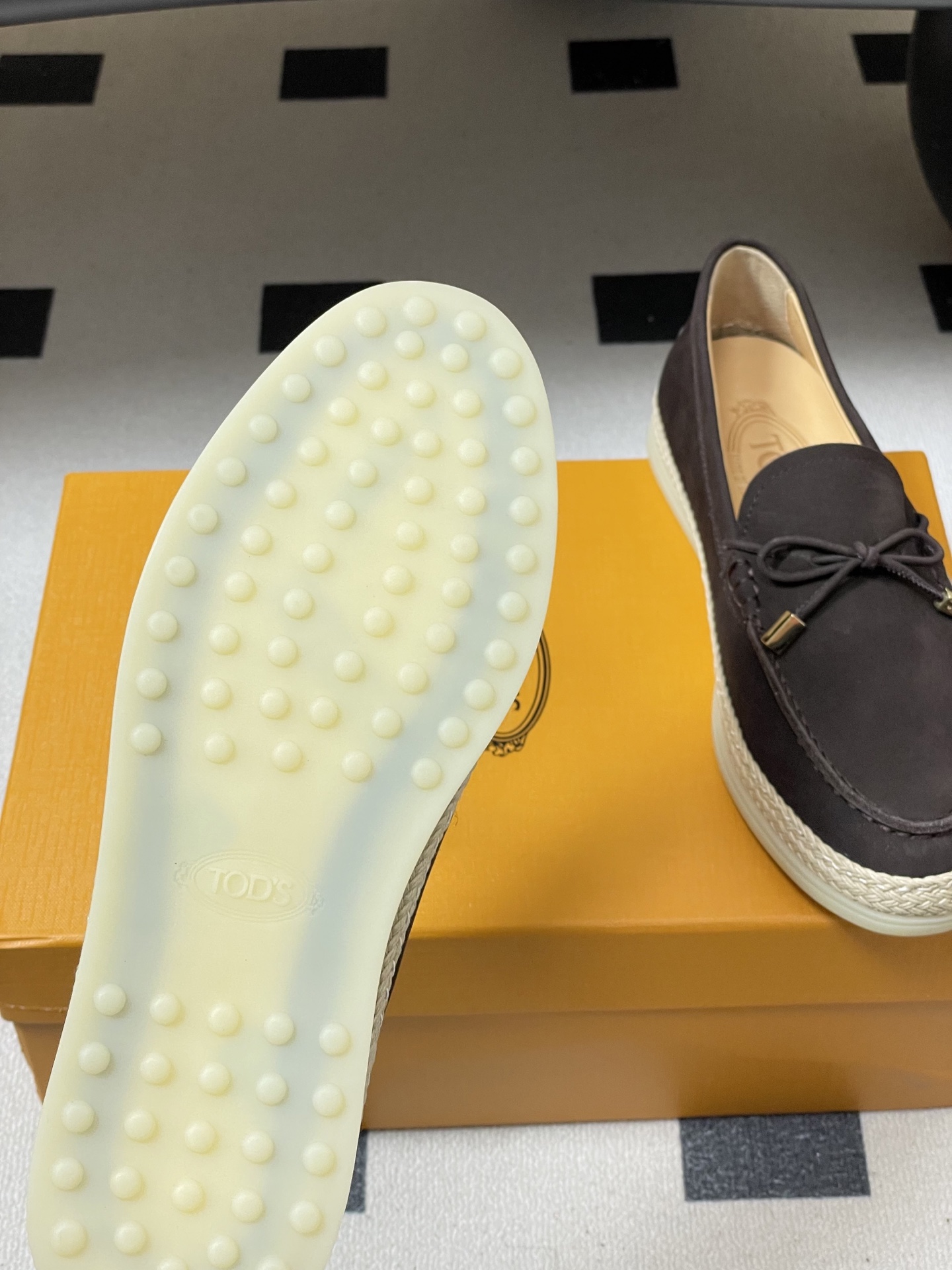 -26Ss早春新款 TOD'S托德斯 磨砂皮面草编麻绳底乐福鞋经典蝴蝶结厚底休闲单鞋本款乐福鞋以绒面皮革