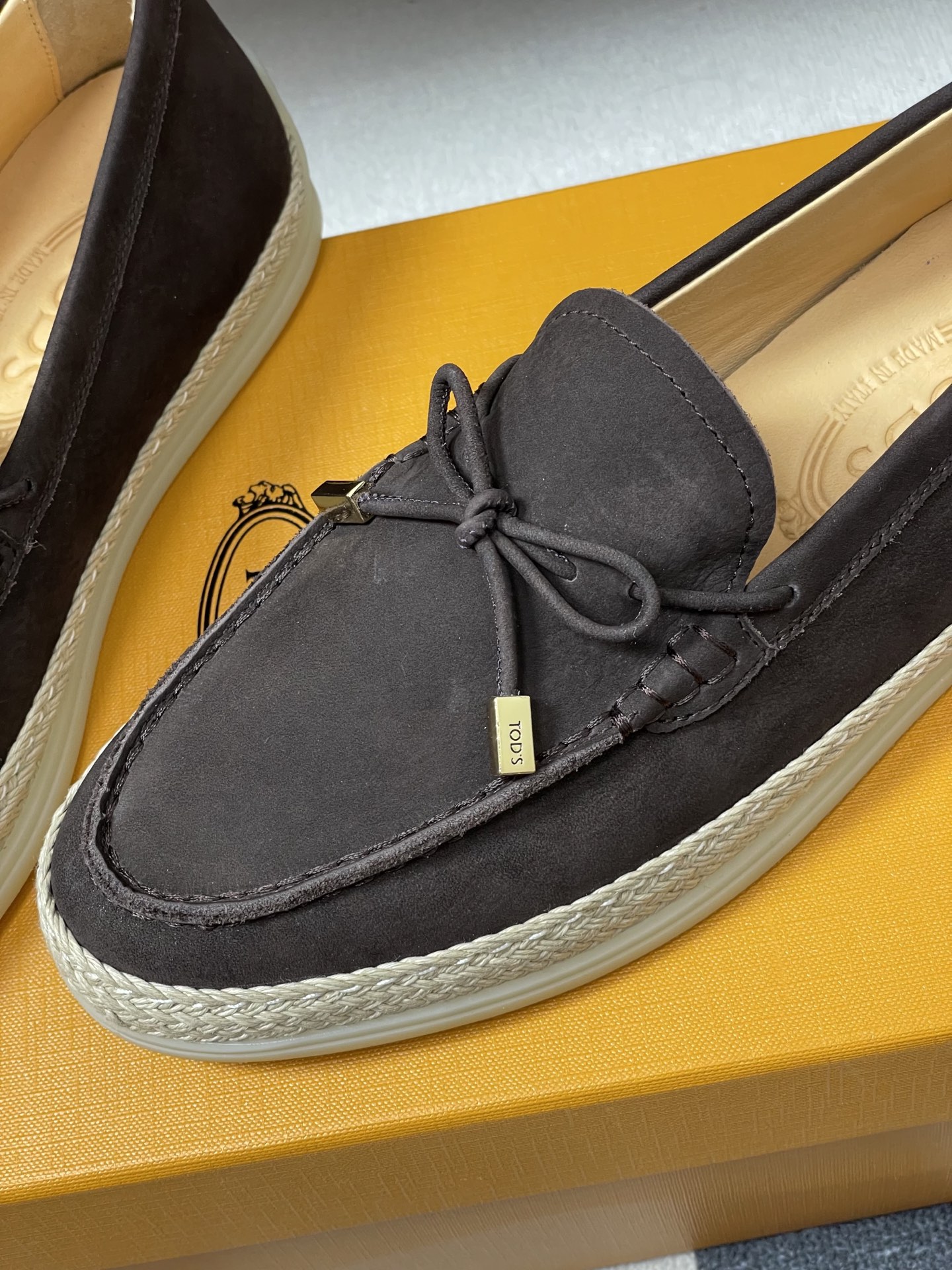 -26Ss早春新款 TOD'S托德斯 磨砂皮面草编麻绳底乐福鞋经典蝴蝶结厚底休闲单鞋本款乐福鞋以绒面皮革