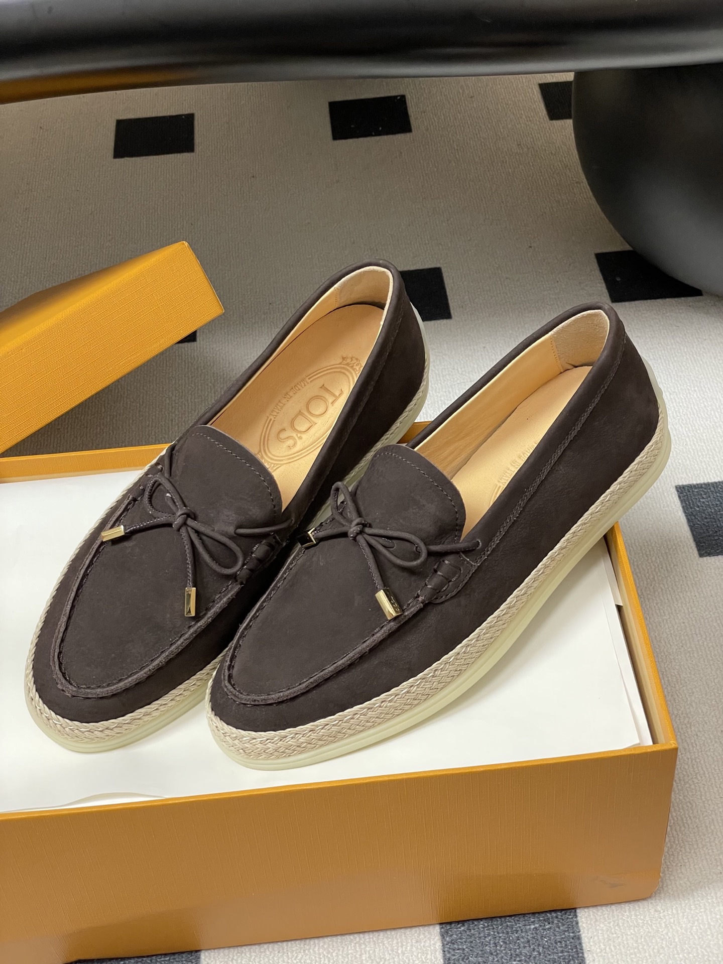 -26Ss早春新款 TOD'S托德斯 磨砂皮面草编麻绳底乐福鞋经典蝴蝶结厚底休闲单鞋本款乐福鞋以绒面皮革