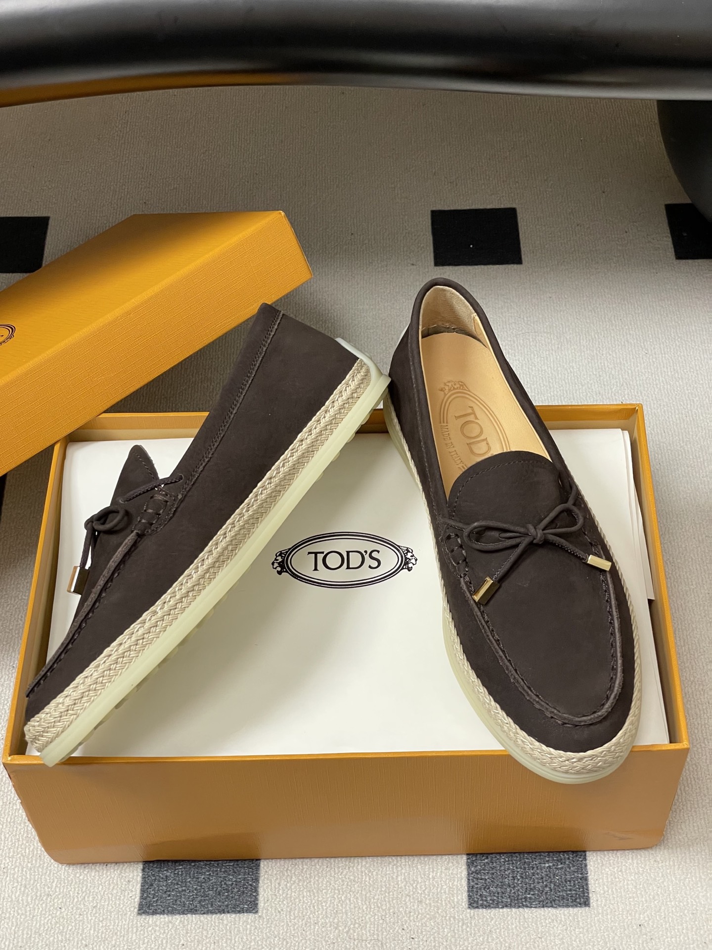 -26Ss早春新款 TOD'S托德斯 磨砂皮面草编麻绳底乐福鞋经典蝴蝶结厚底休闲单鞋本款乐福鞋以绒面皮革
