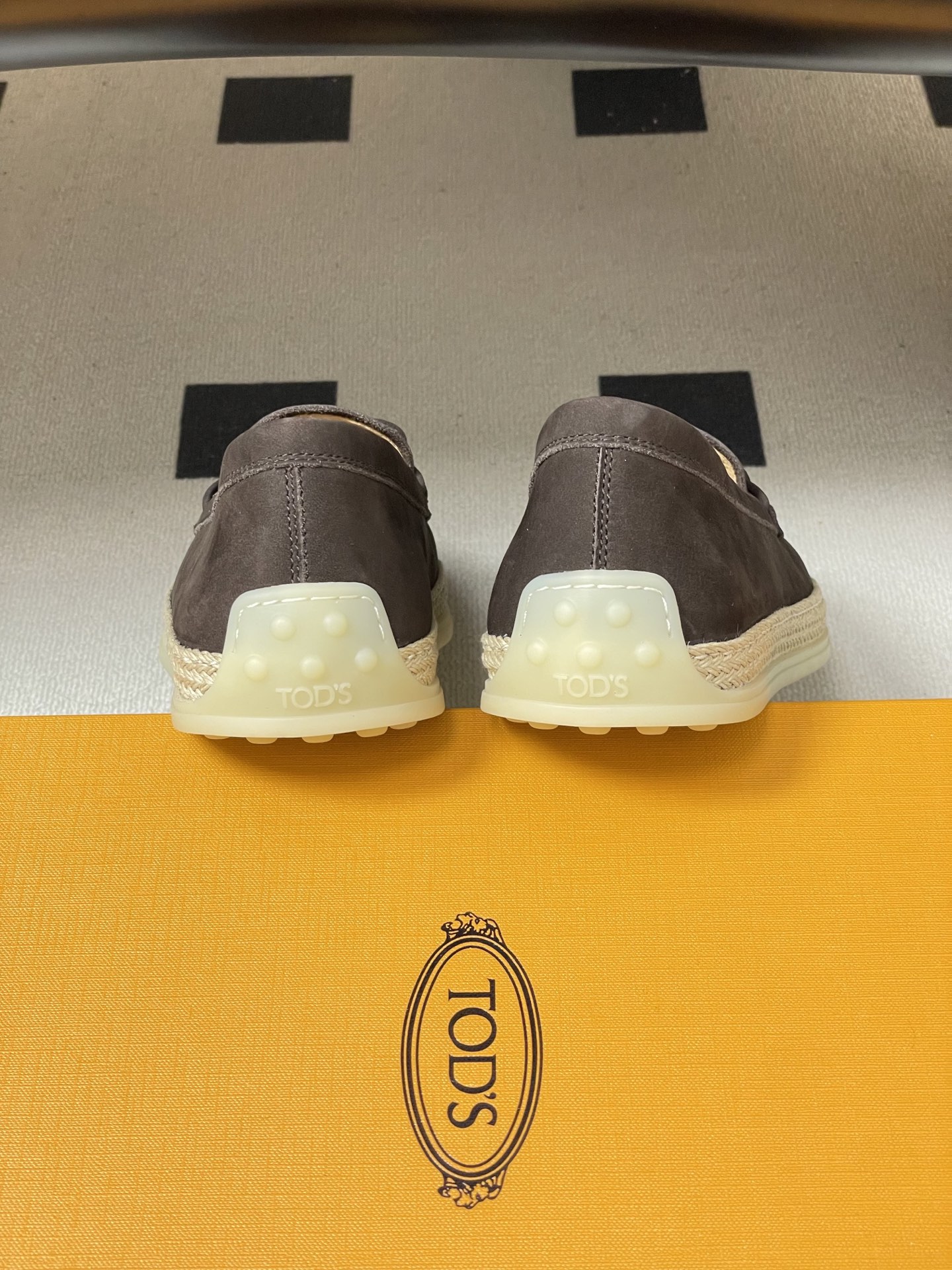 -26Ss早春新款 TOD'S托德斯 磨砂皮面草编麻绳底乐福鞋经典蝴蝶结厚底休闲单鞋本款乐福鞋以绒面皮革