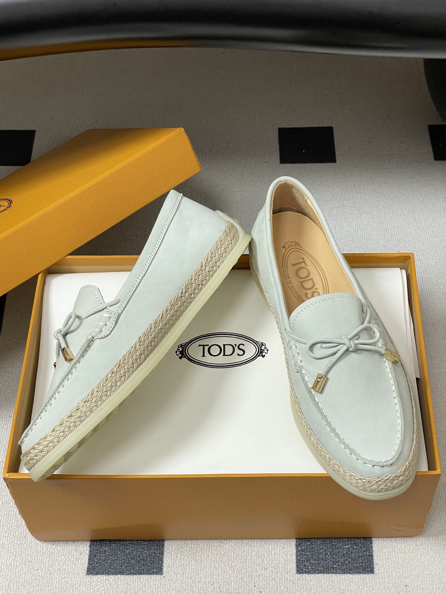 -26Ss早春新款 TOD'S托德斯 磨砂皮面草编麻绳底乐福鞋经典蝴蝶结厚底休闲单鞋本款乐福鞋以绒面皮革