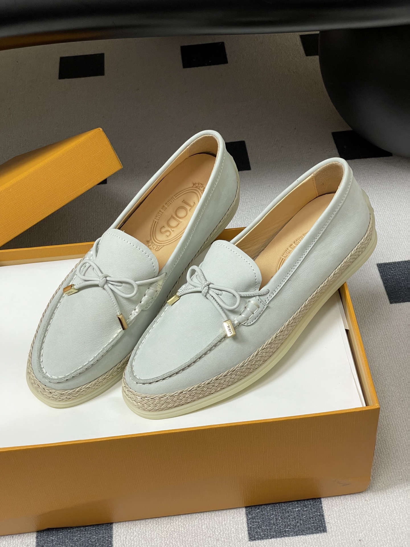 -26Ss早春新款 TOD'S托德斯 磨砂皮面草编麻绳底乐福鞋经典蝴蝶结厚底休闲单鞋本款乐福鞋以绒面皮革