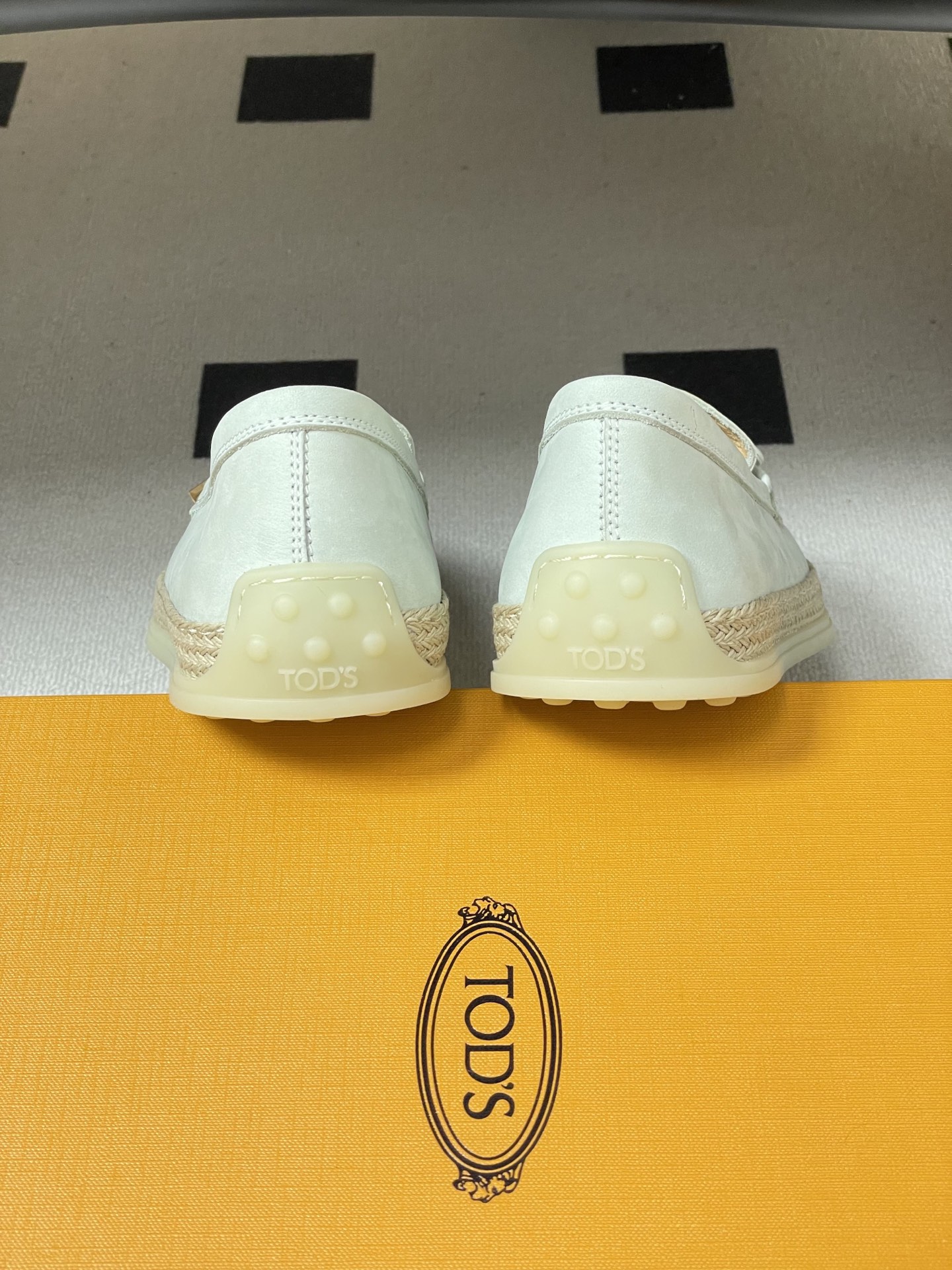 -26Ss早春新款 TOD'S托德斯 磨砂皮面草编麻绳底乐福鞋经典蝴蝶结厚底休闲单鞋本款乐福鞋以绒面皮革