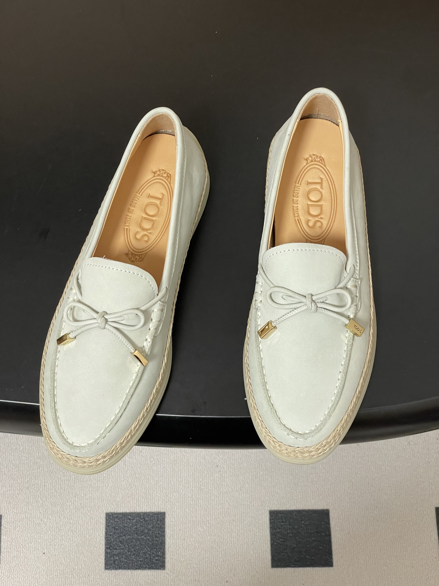 -26Ss早春新款 TOD'S托德斯 磨砂皮面草编麻绳底乐福鞋经典蝴蝶结厚底休闲单鞋本款乐福鞋以绒面皮革