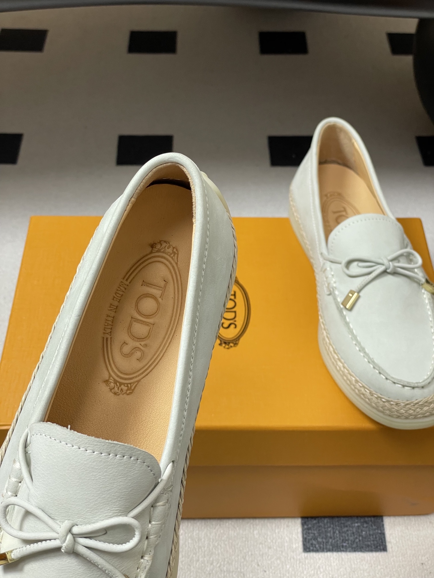 -26Ss早春新款 TOD'S托德斯 磨砂皮面草编麻绳底乐福鞋经典蝴蝶结厚底休闲单鞋本款乐福鞋以绒面皮革