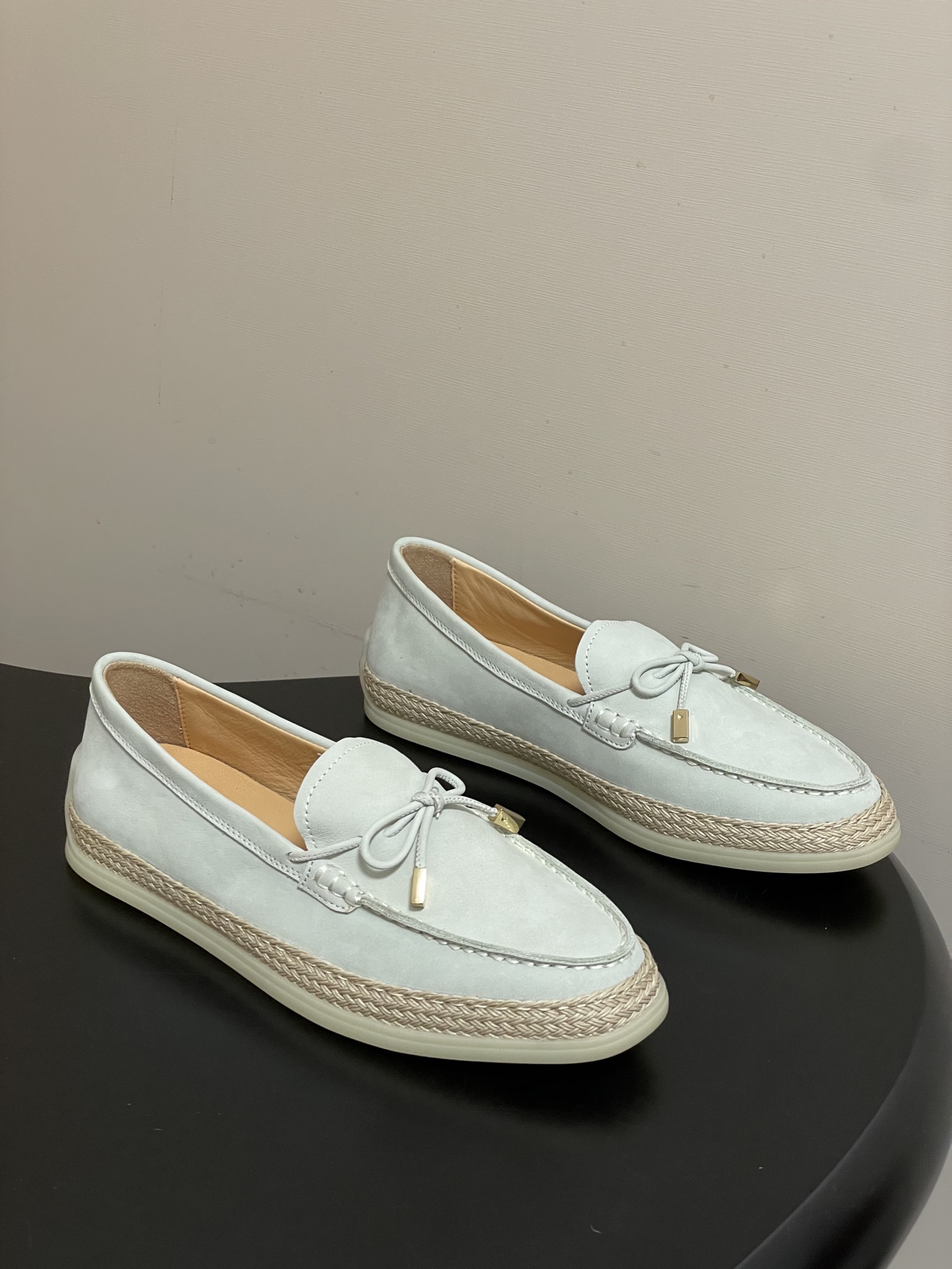 -26Ss早春新款 TOD'S托德斯 磨砂皮面草编麻绳底乐福鞋经典蝴蝶结厚底休闲单鞋本款乐福鞋以绒面皮革