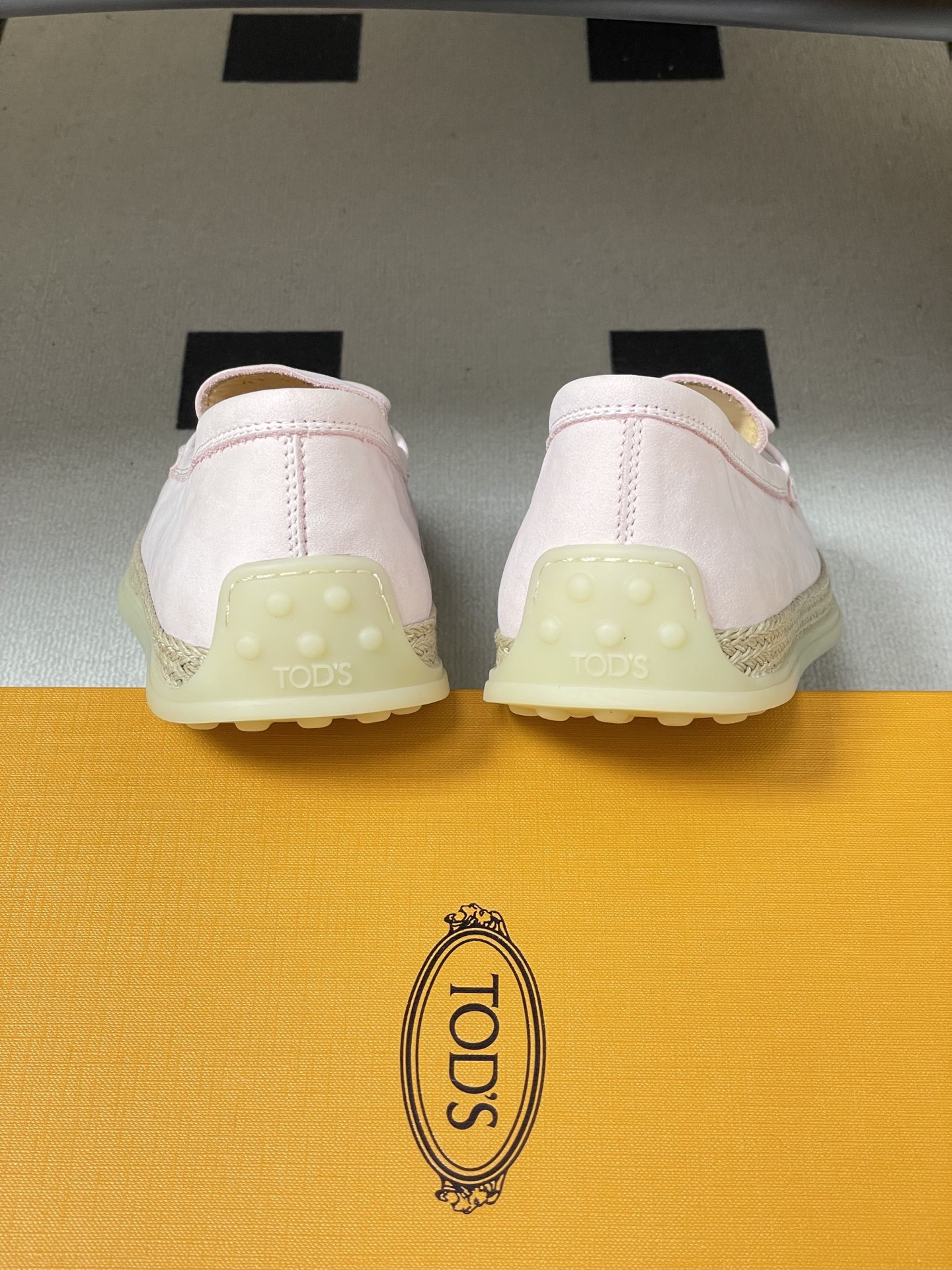 -26Ss早春新款 TOD'S托德斯 磨砂皮面草编麻绳底乐福鞋经典蝴蝶结厚底休闲单鞋本款乐福鞋以绒面皮革