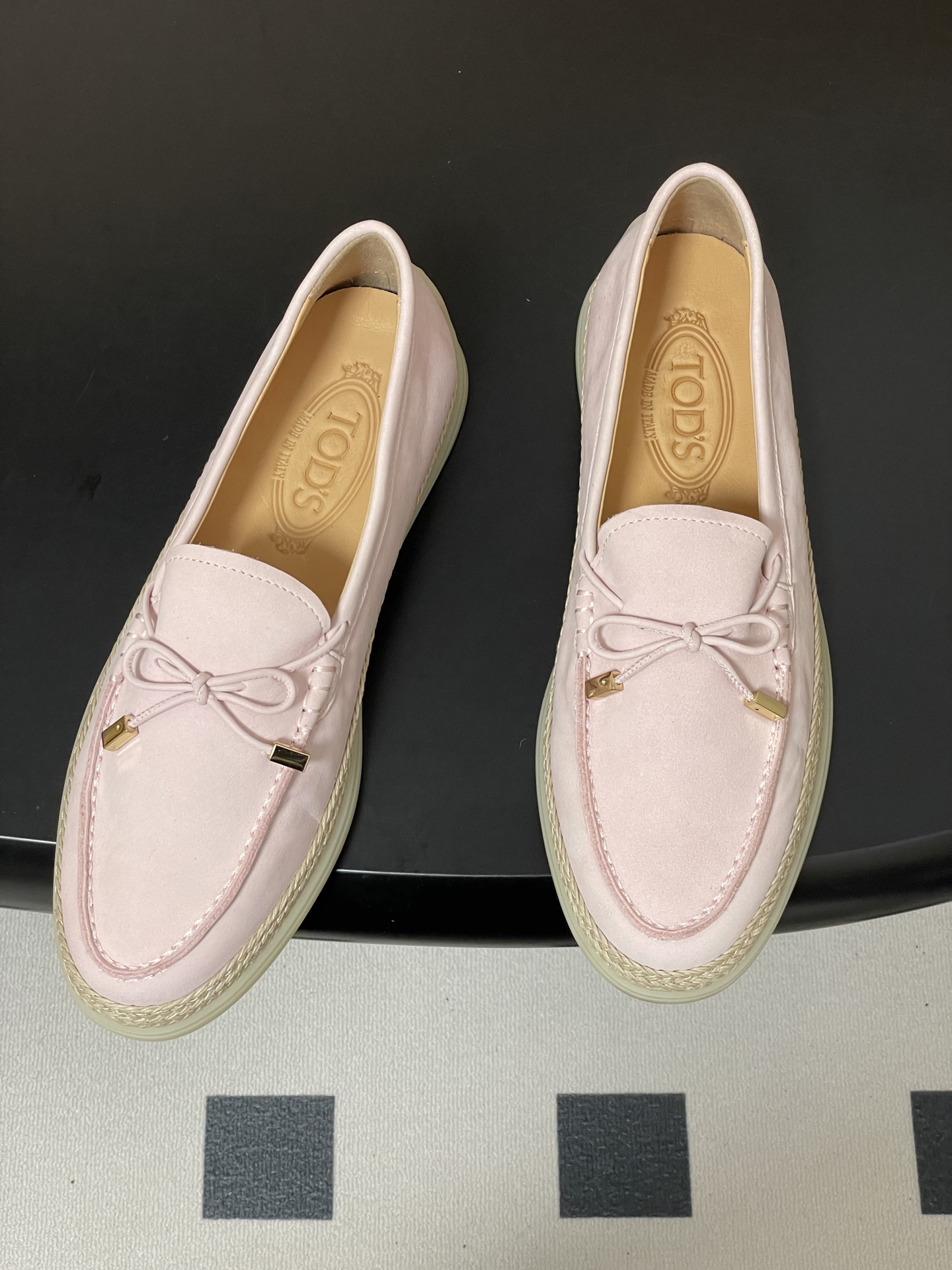 -26Ss早春新款 TOD'S托德斯 磨砂皮面草编麻绳底乐福鞋经典蝴蝶结厚底休闲单鞋本款乐福鞋以绒面皮革