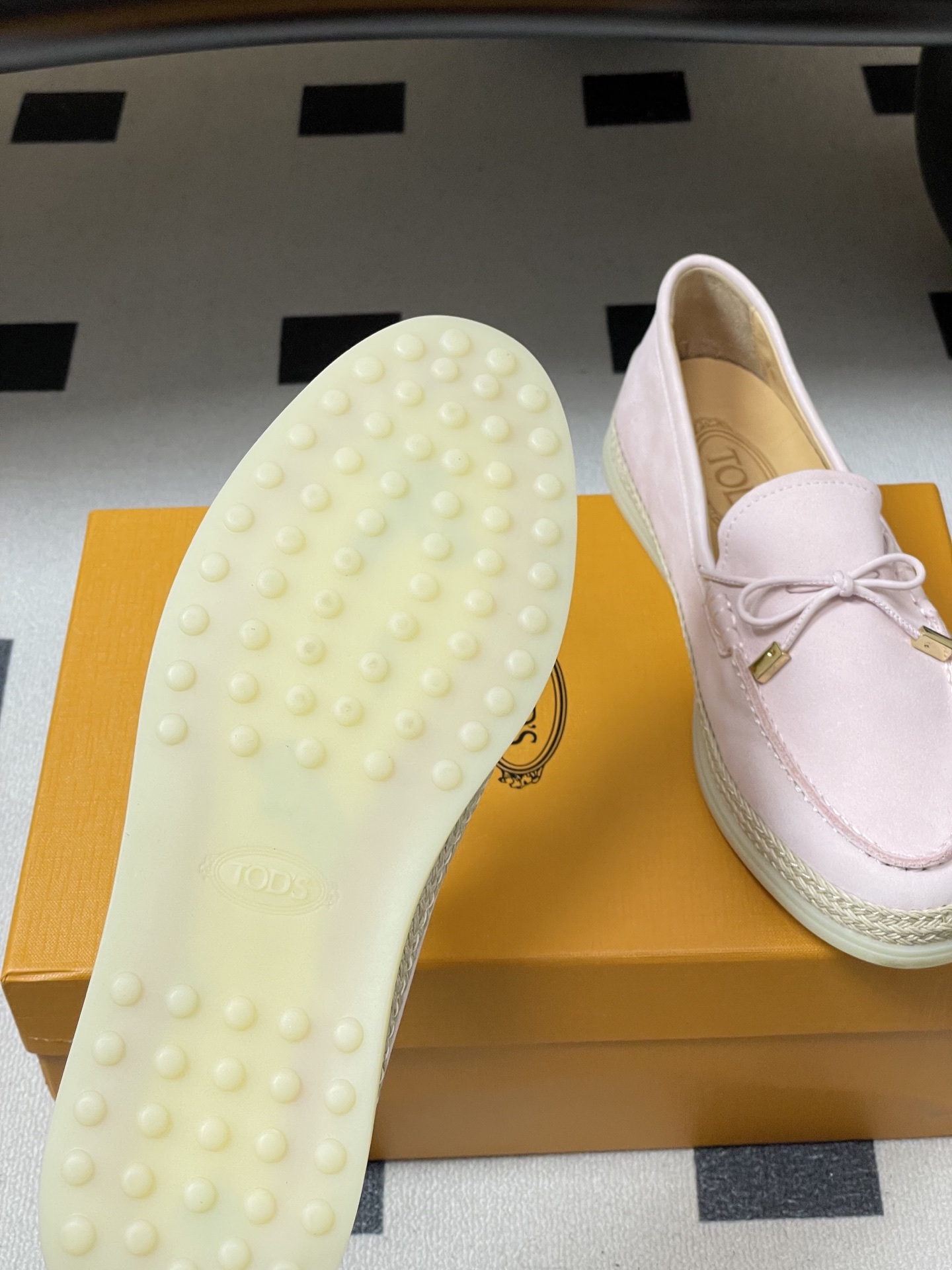 -26Ss早春新款 TOD'S托德斯 磨砂皮面草编麻绳底乐福鞋经典蝴蝶结厚底休闲单鞋本款乐福鞋以绒面皮革