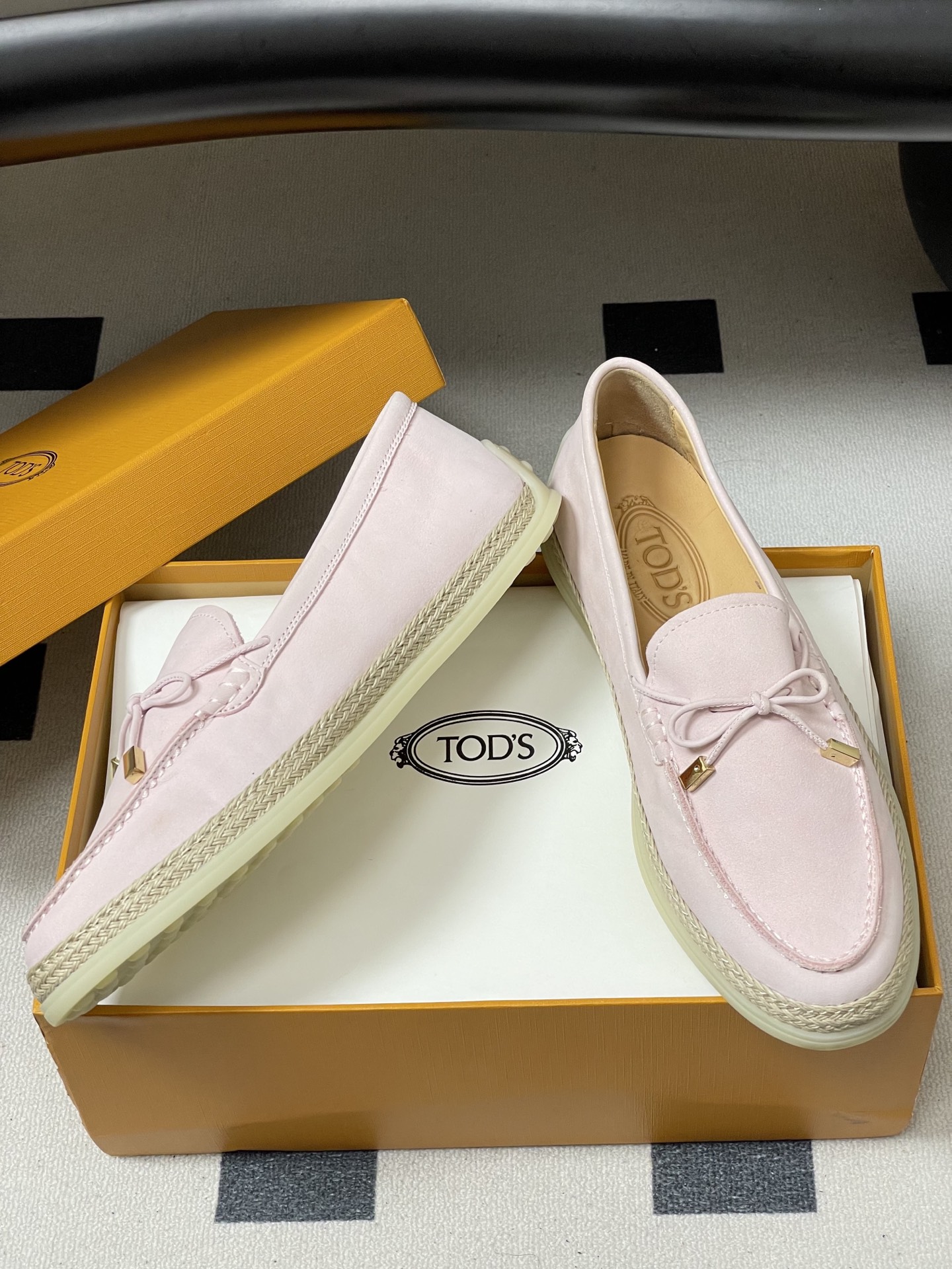 -26Ss早春新款 TOD'S托德斯 磨砂皮面草编麻绳底乐福鞋经典蝴蝶结厚底休闲单鞋本款乐福鞋以绒面皮革