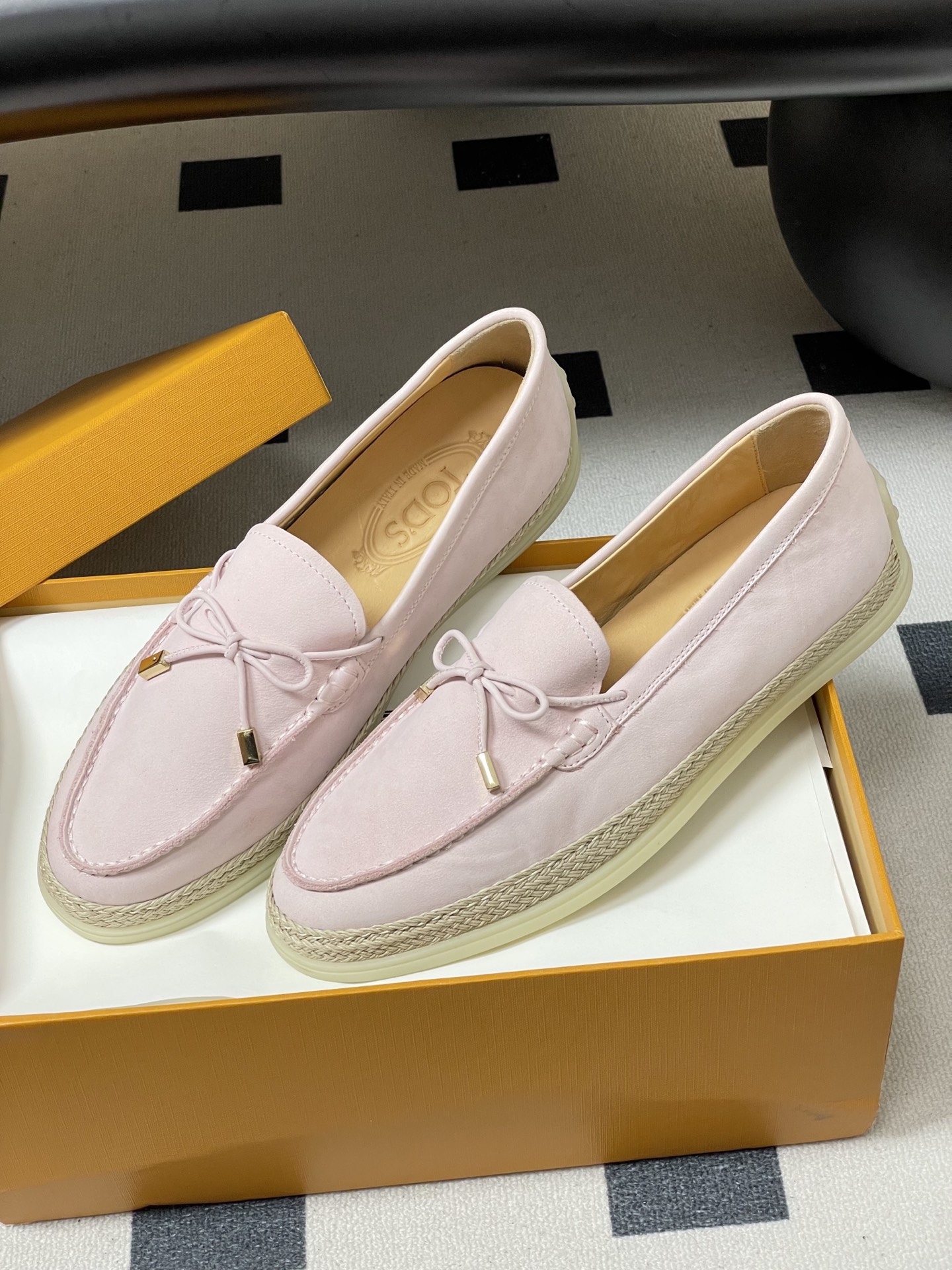 -26Ss早春新款 TOD'S托德斯 磨砂皮面草编麻绳底乐福鞋经典蝴蝶结厚底休闲单鞋本款乐福鞋以绒面皮革