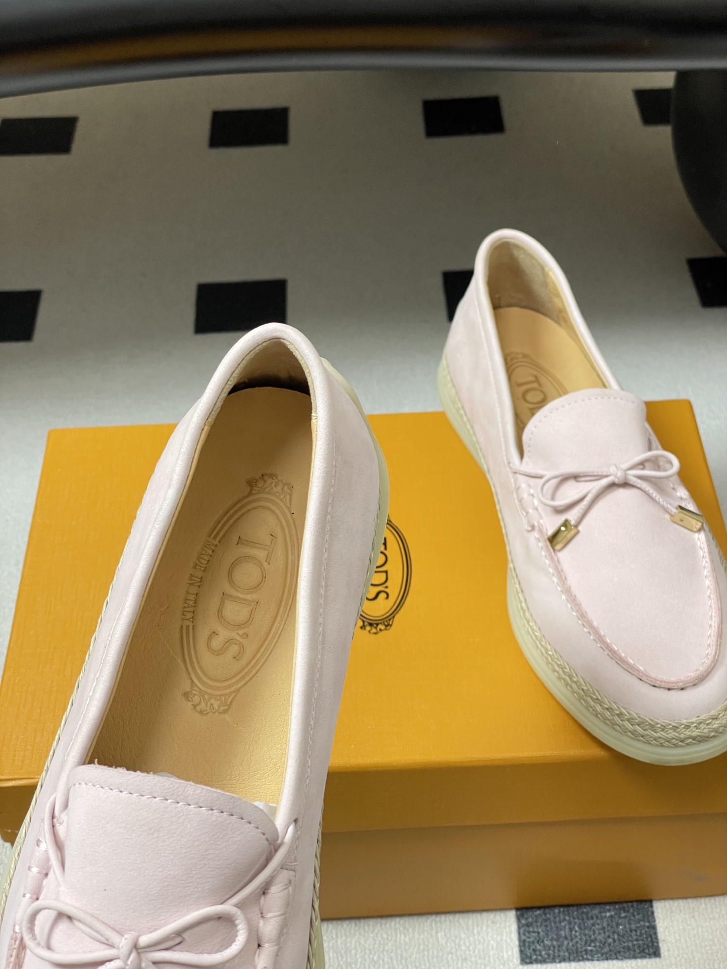 -26Ss早春新款 TOD'S托德斯 磨砂皮面草编麻绳底乐福鞋经典蝴蝶结厚底休闲单鞋本款乐福鞋以绒面皮革