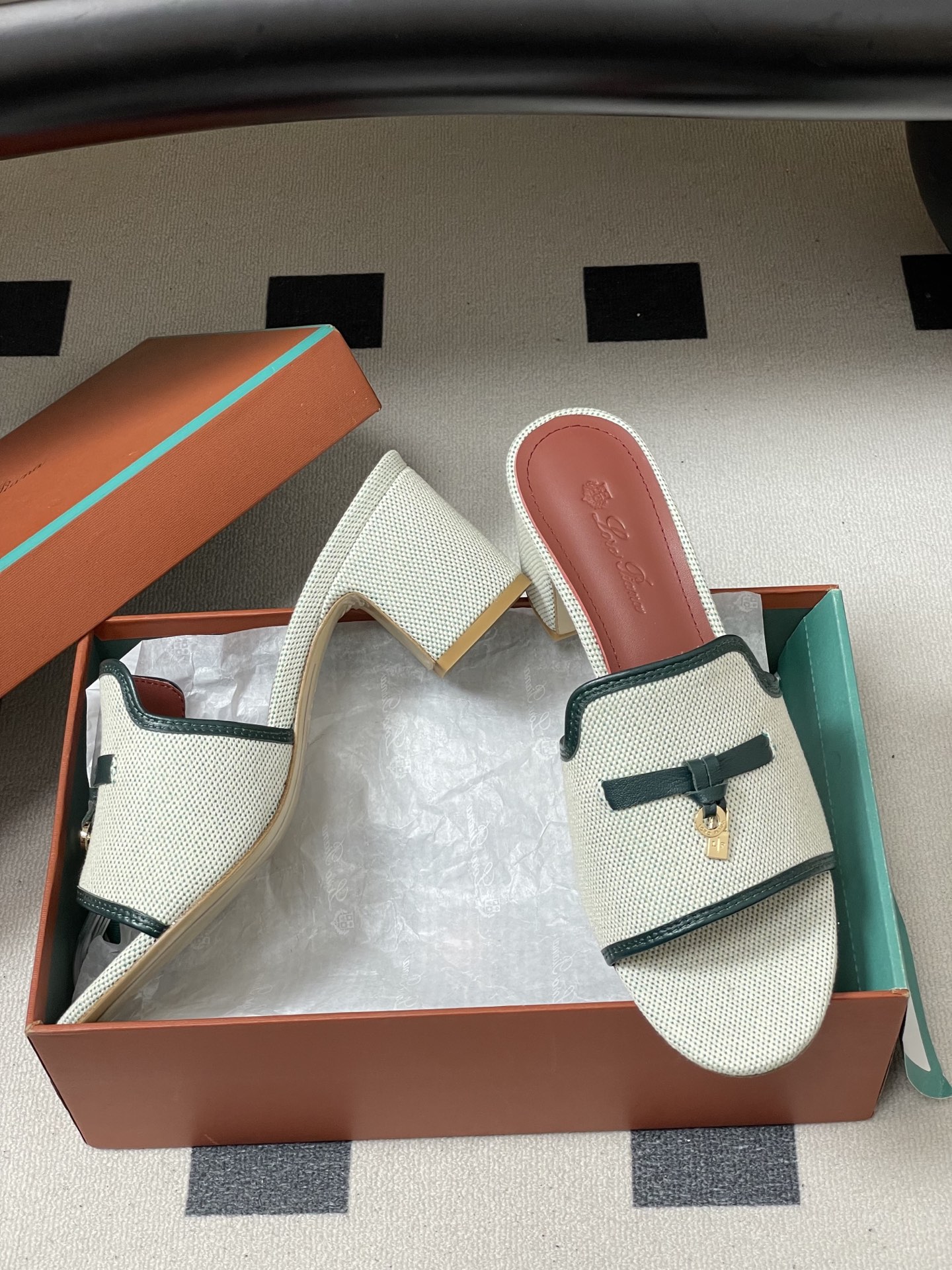 -2026🆕最新配色 Loro Piana 诺悠翩雅 LP Summer Charms经典款平底拖鞋五金