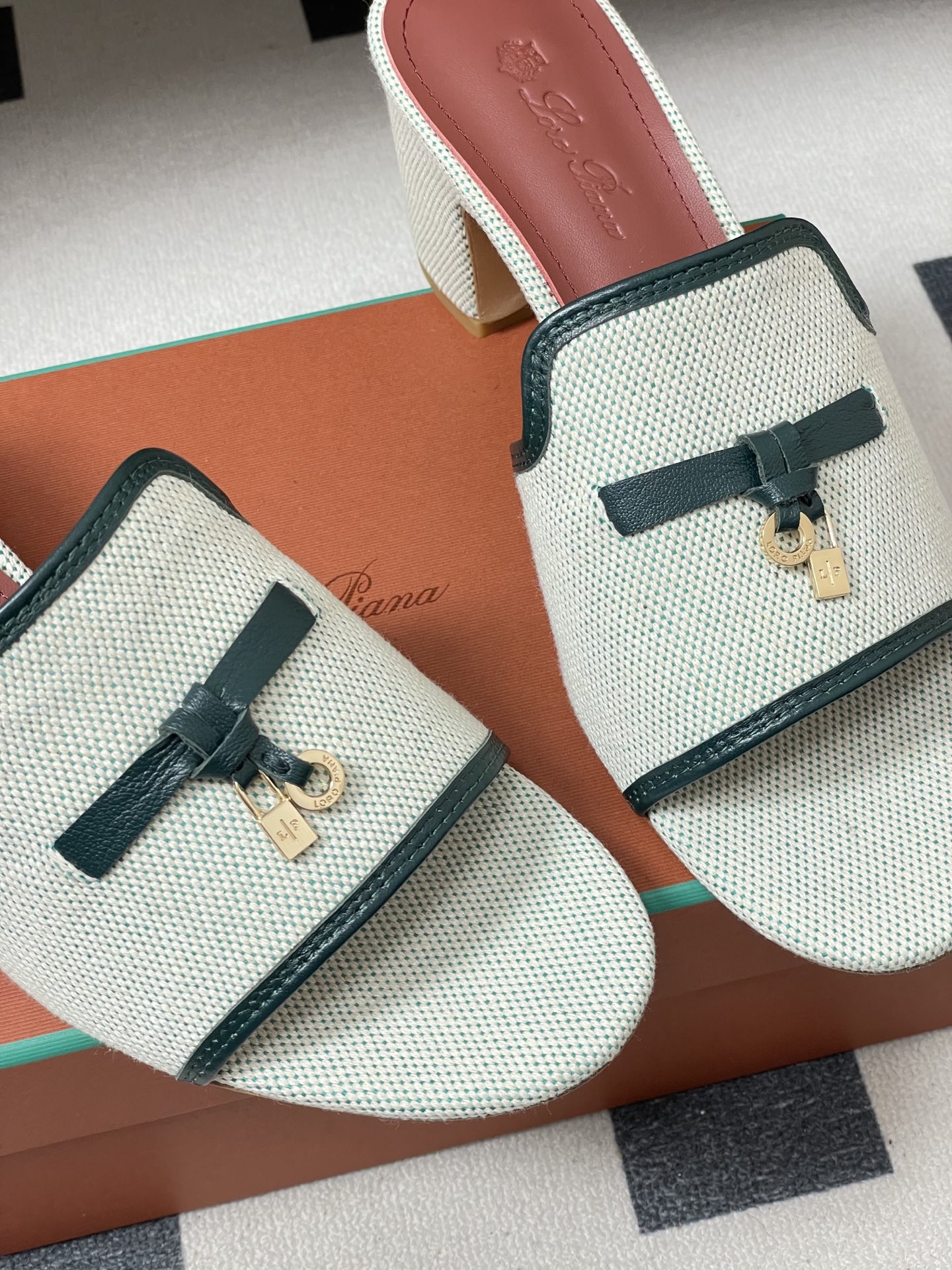 -2026🆕最新配色 Loro Piana 诺悠翩雅 LP Summer Charms经典款平底拖鞋五金