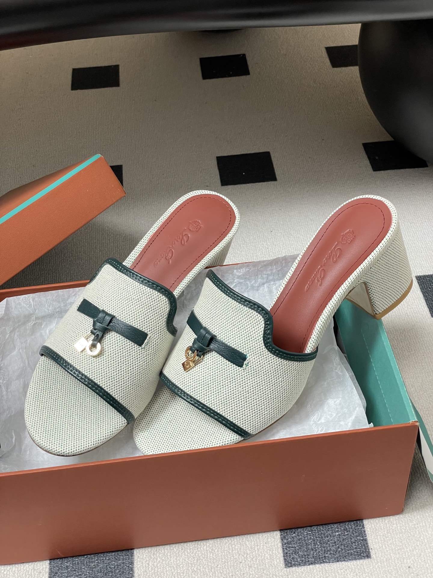 -2026🆕最新配色 Loro Piana 诺悠翩雅 LP Summer Charms经典款平底拖鞋五金