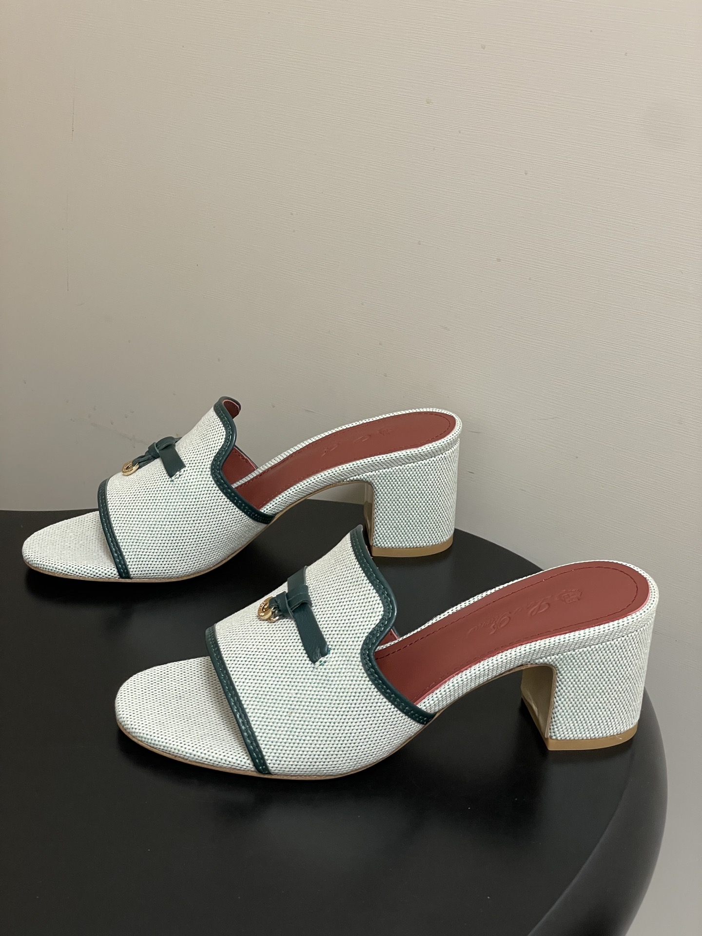 -2026🆕最新配色 Loro Piana 诺悠翩雅 LP Summer Charms经典款平底拖鞋五金