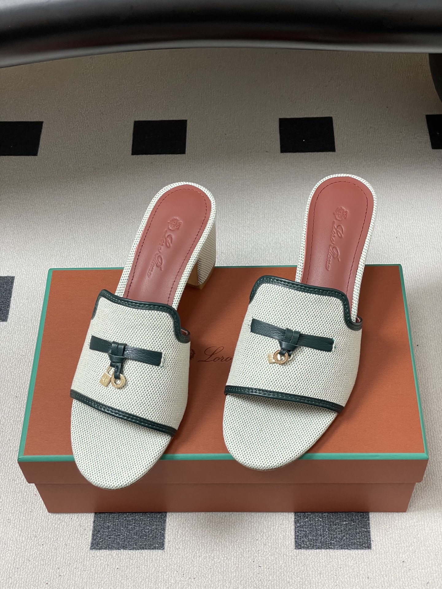 -2026🆕最新配色 Loro Piana 诺悠翩雅 LP Summer Charms经典款平底拖鞋五金