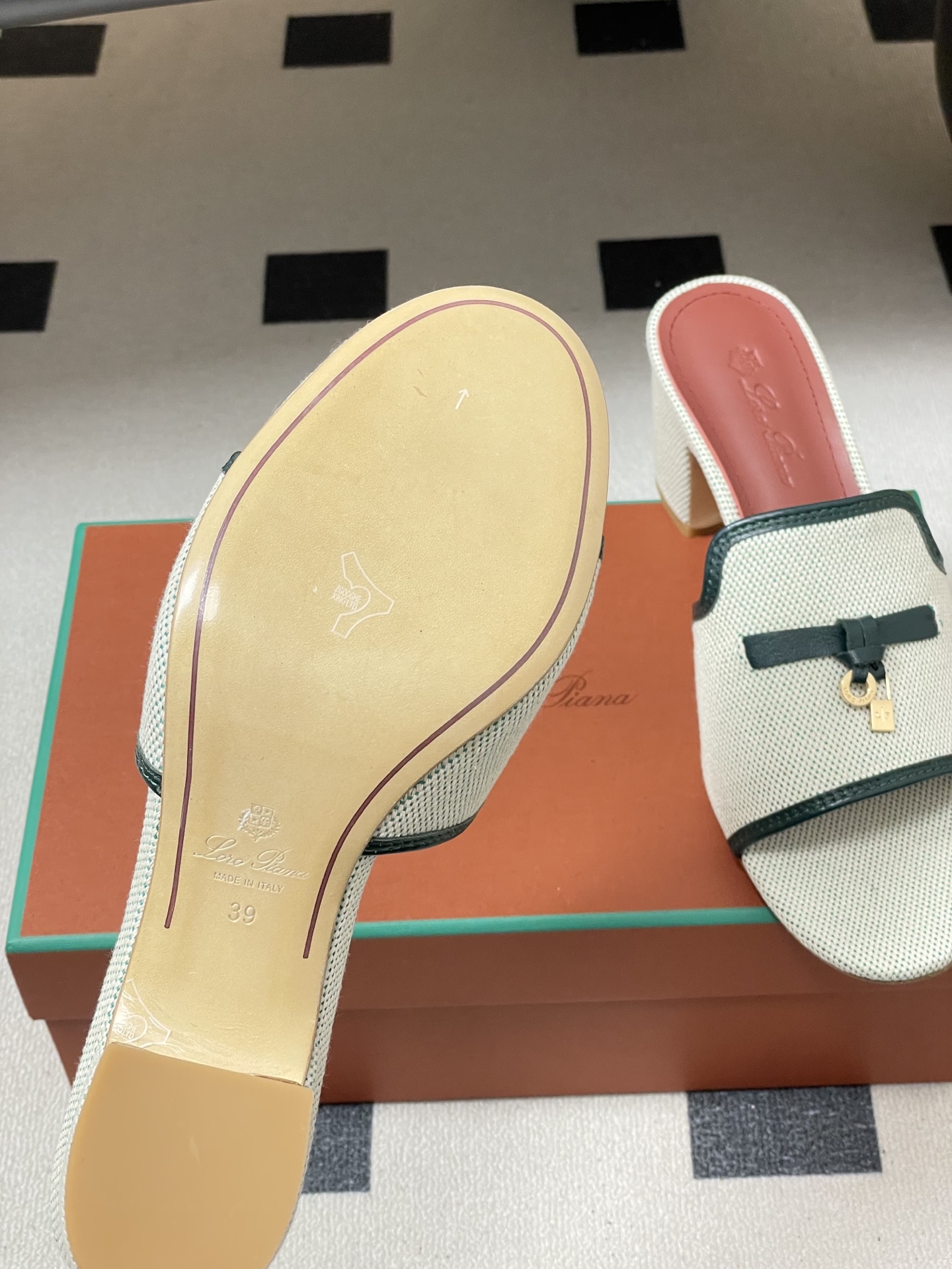 -2026🆕最新配色 Loro Piana 诺悠翩雅 LP Summer Charms经典款平底拖鞋五金