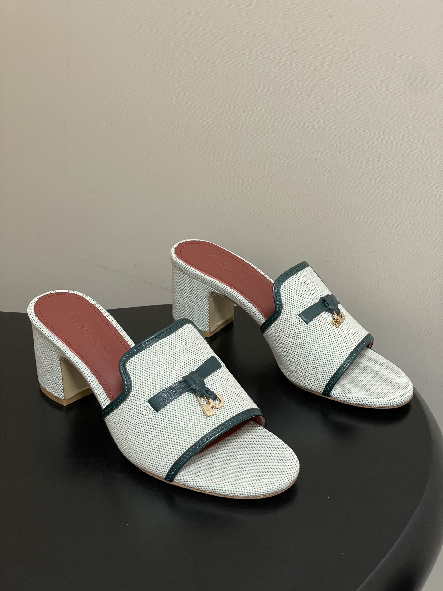 -2026🆕最新配色 Loro Piana 诺悠翩雅 LP Summer Charms经典款平底拖鞋五金