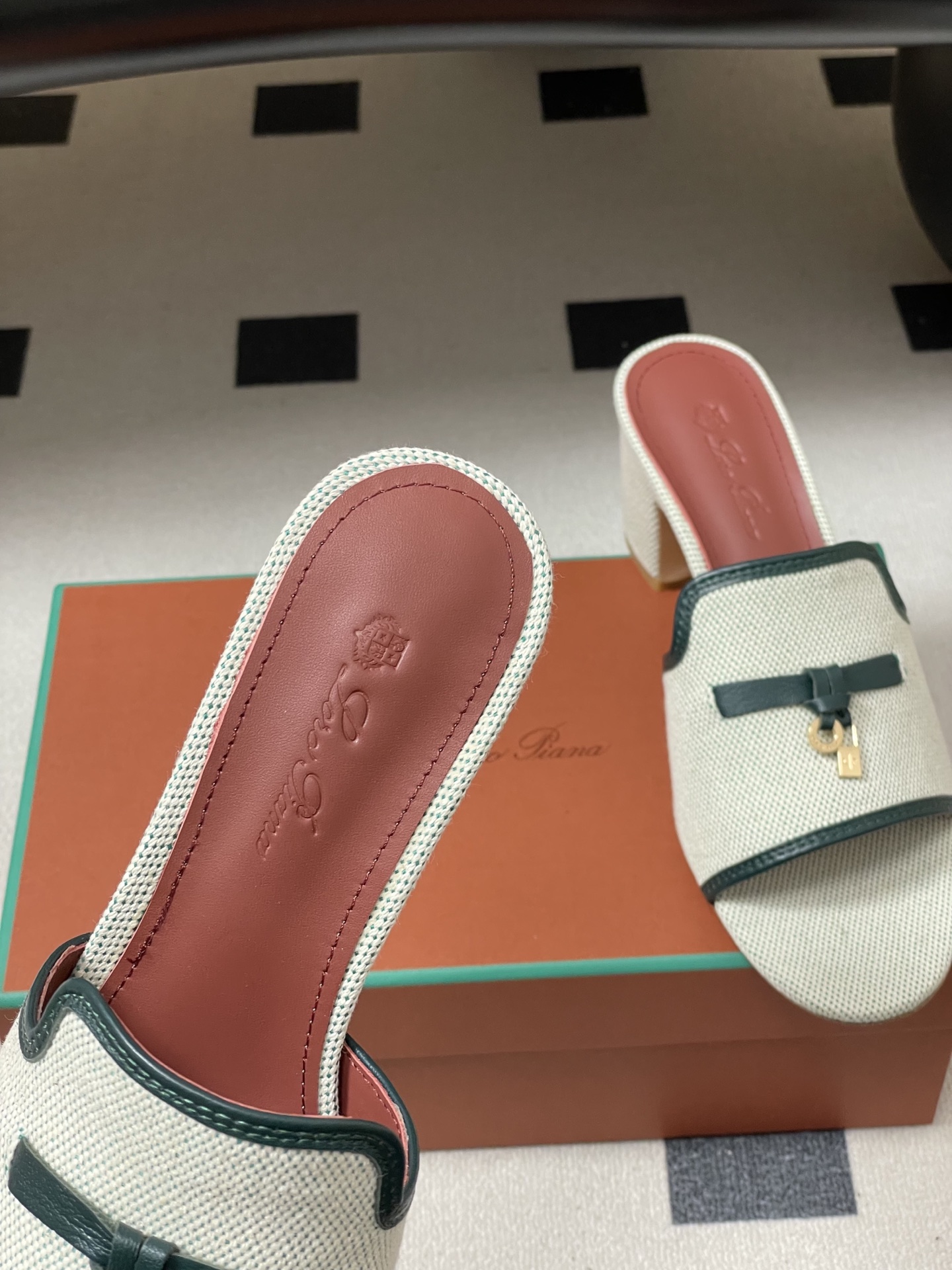 -2026🆕最新配色 Loro Piana 诺悠翩雅 LP Summer Charms经典款平底拖鞋五金