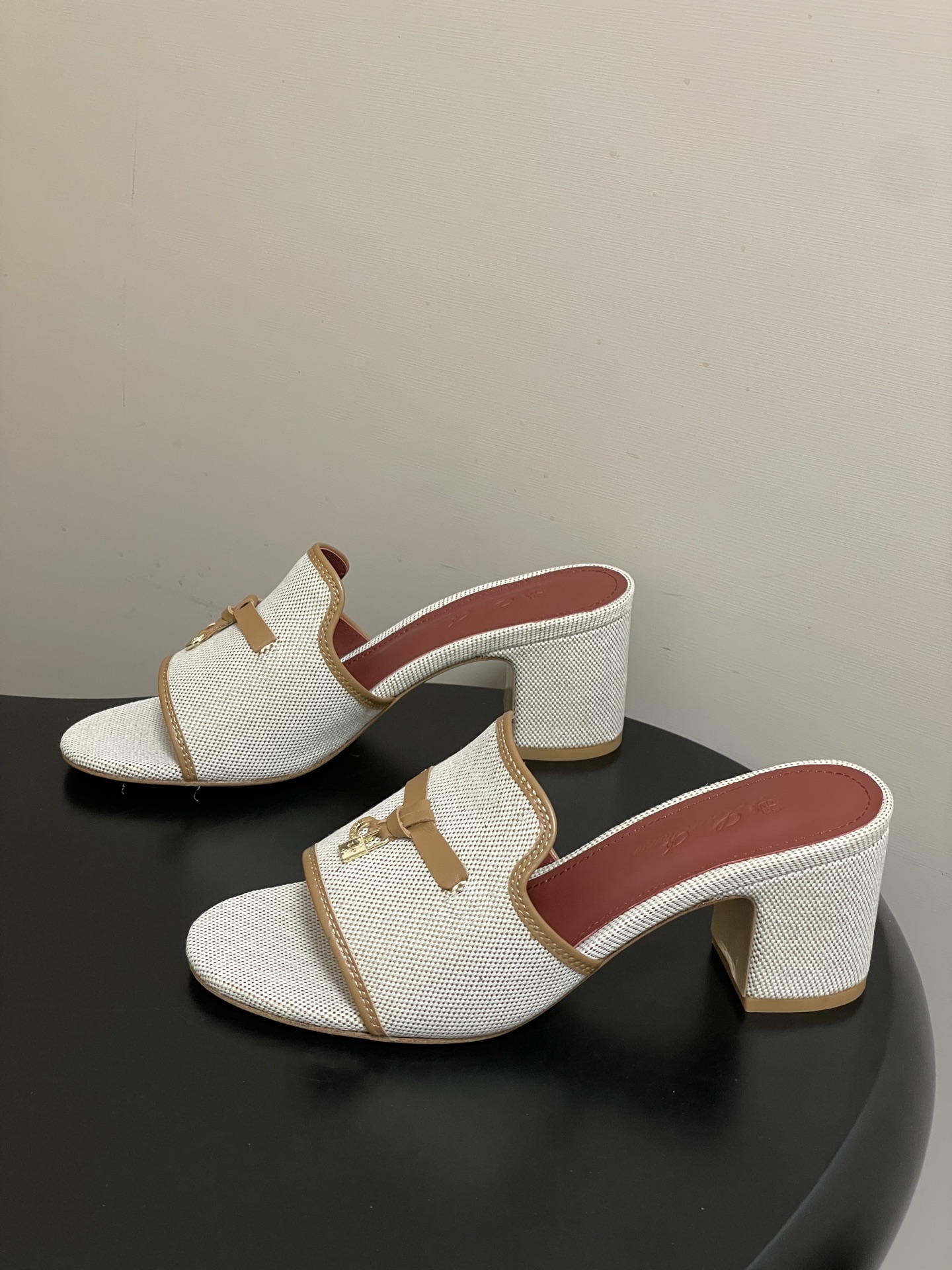 -2026🆕最新配色 Loro Piana 诺悠翩雅 LP Summer Charms经典款平底拖鞋五金