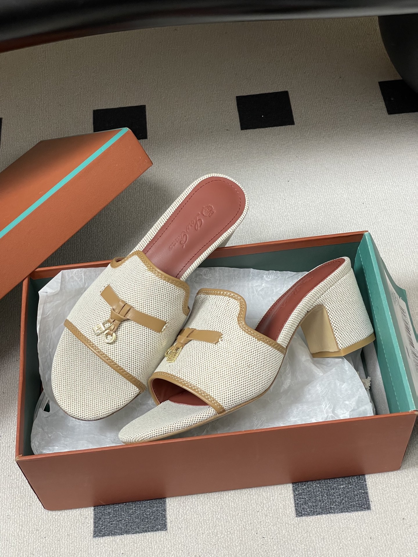 -2026🆕最新配色 Loro Piana 诺悠翩雅 LP Summer Charms经典款平底拖鞋五金