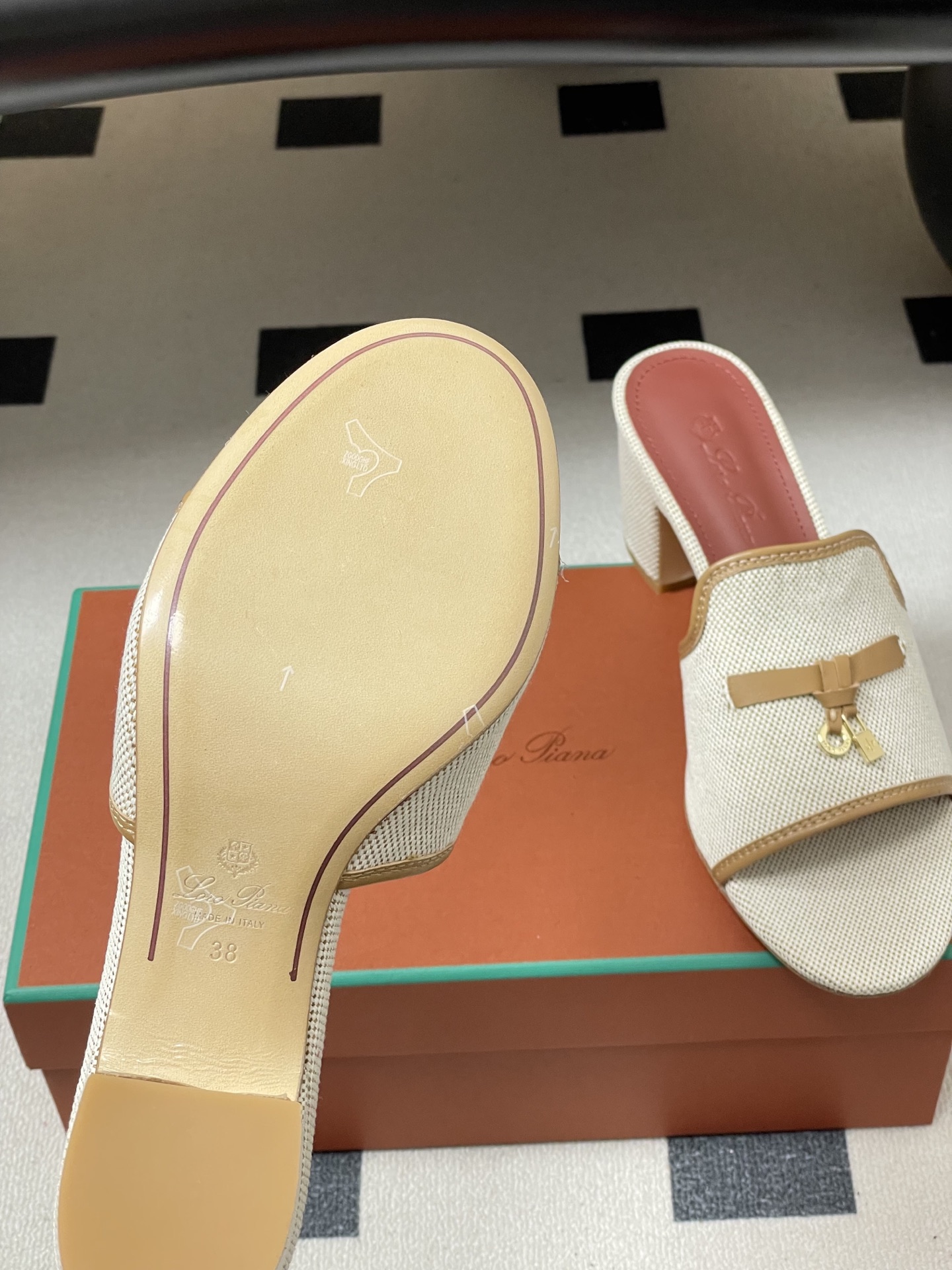 -2026🆕最新配色 Loro Piana 诺悠翩雅 LP Summer Charms经典款平底拖鞋五金