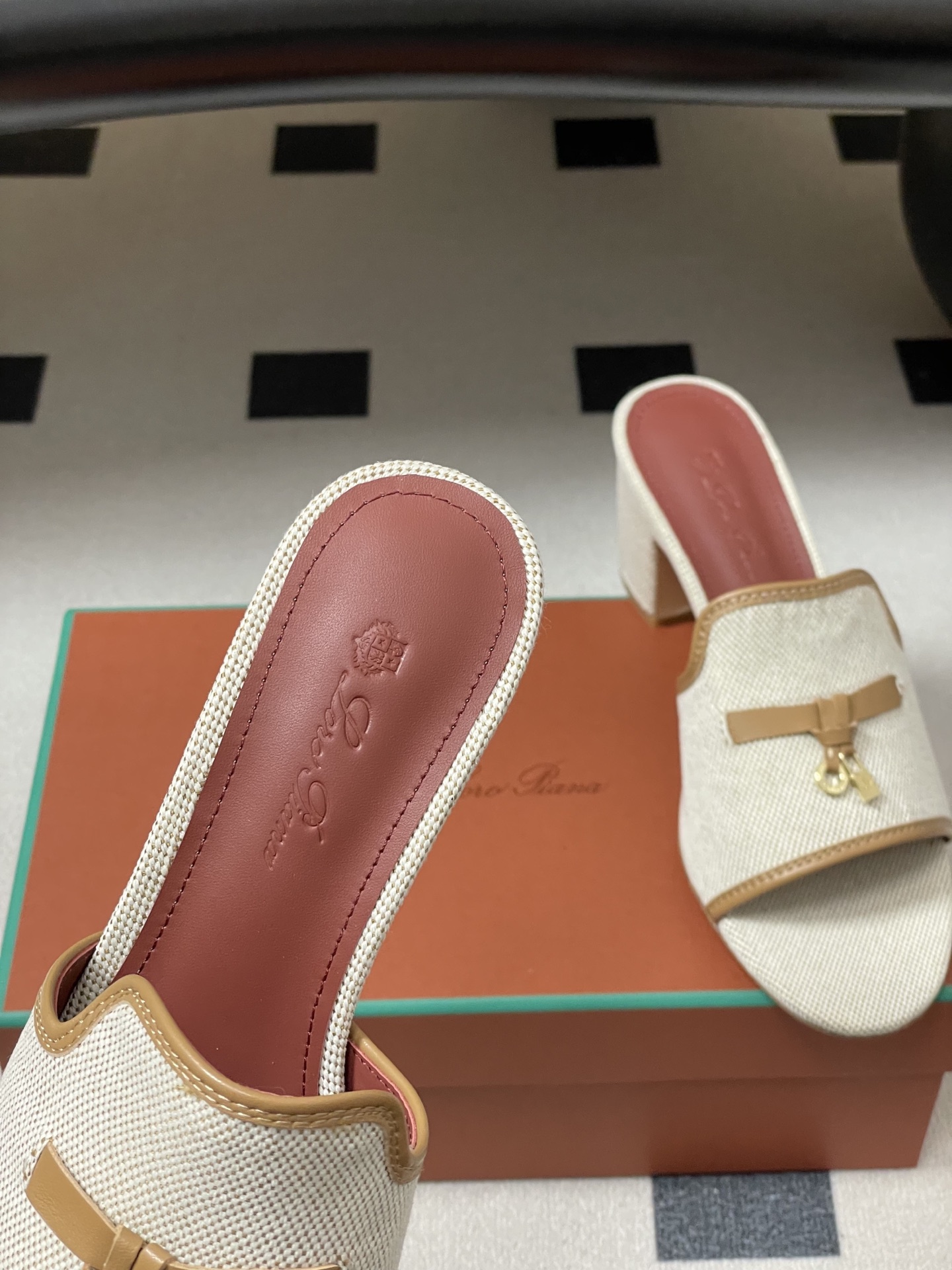 -2026🆕最新配色 Loro Piana 诺悠翩雅 LP Summer Charms经典款平底拖鞋五金