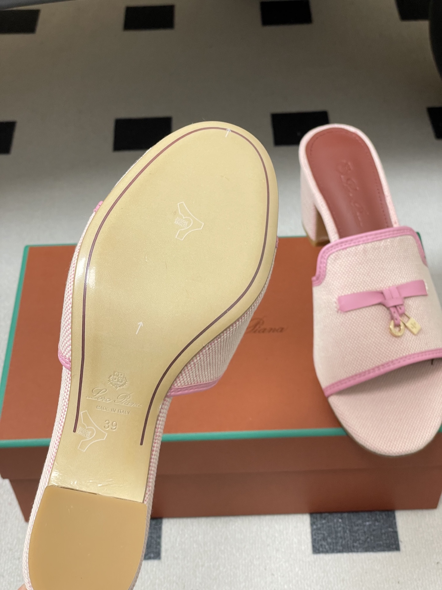 -2026🆕最新配色 Loro Piana 诺悠翩雅 LP Summer Charms经典款平底拖鞋五金