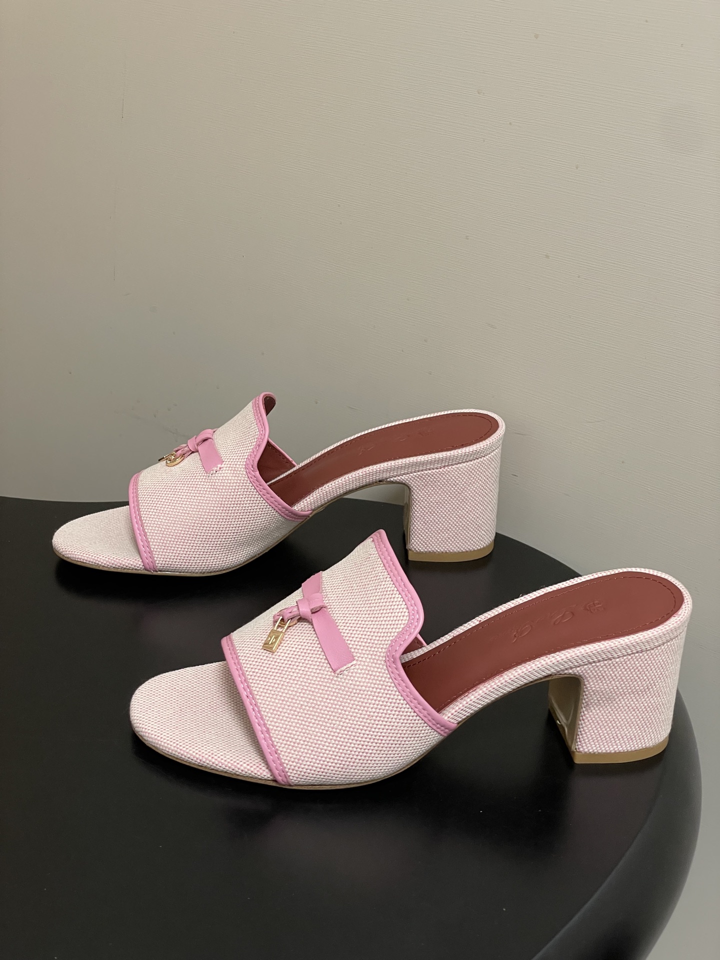 -2026🆕最新配色 Loro Piana 诺悠翩雅 LP Summer Charms经典款平底拖鞋五金