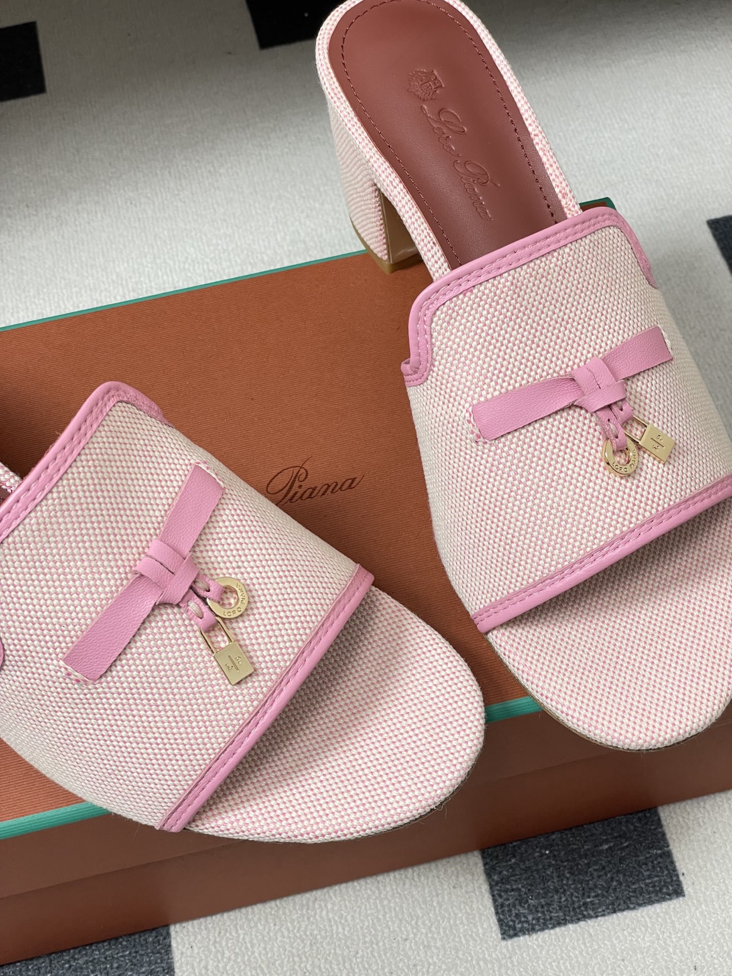 -2026🆕最新配色 Loro Piana 诺悠翩雅 LP Summer Charms经典款平底拖鞋五金