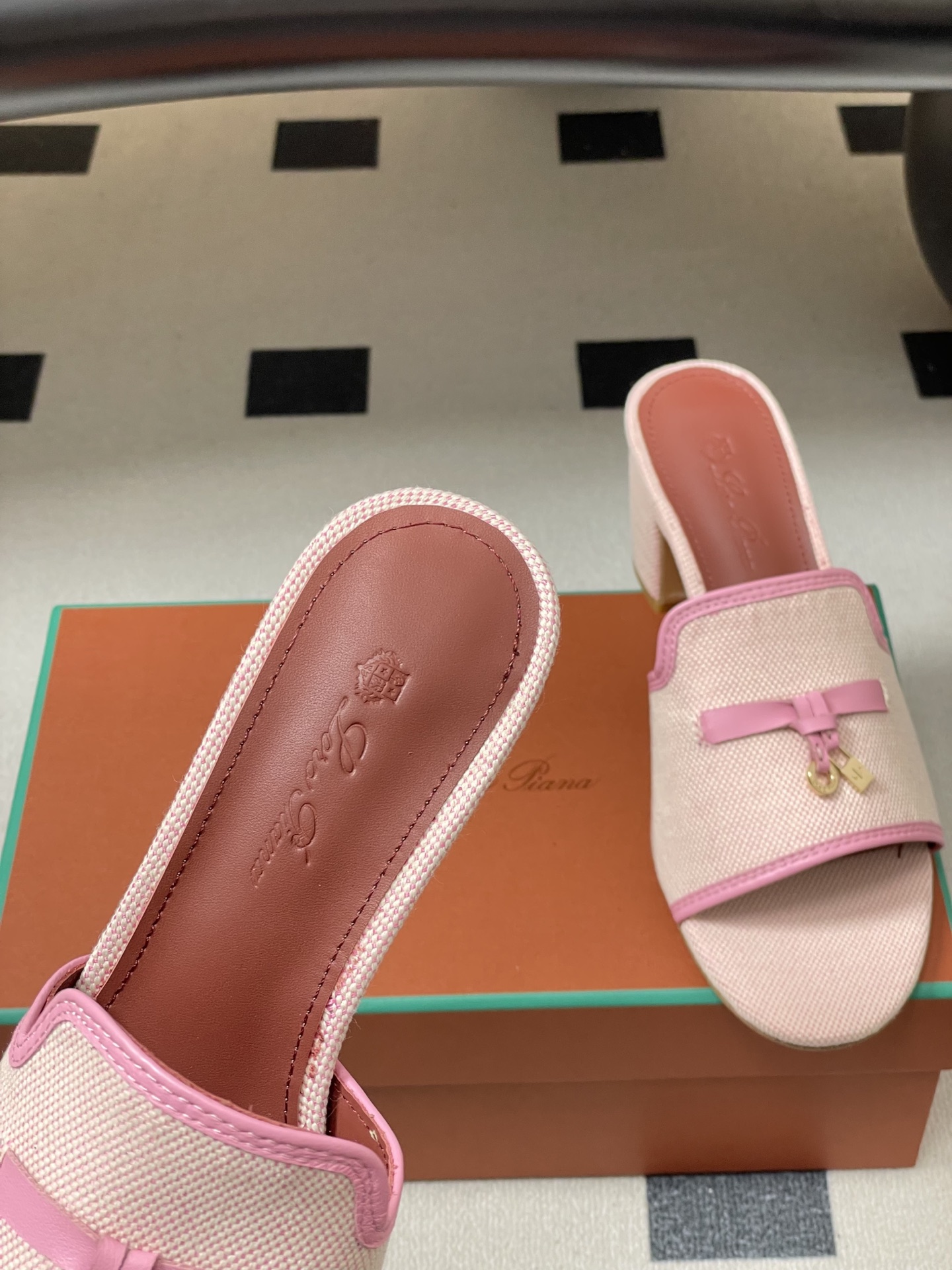 -2026🆕最新配色 Loro Piana 诺悠翩雅 LP Summer Charms经典款平底拖鞋五金