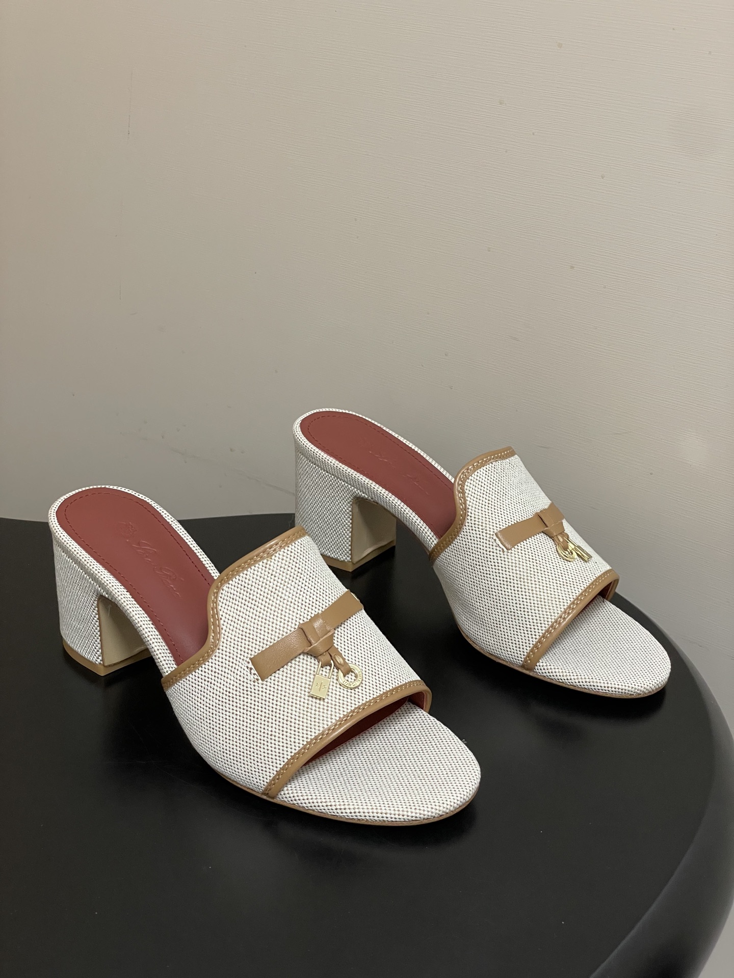 -2026🆕最新配色 Loro Piana 诺悠翩雅 LP Summer Charms经典款平底拖鞋五金