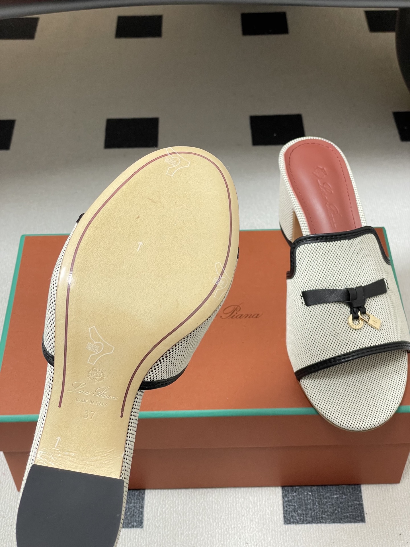 -2026🆕最新配色 Loro Piana 诺悠翩雅 LP Summer Charms经典款平底拖鞋五金