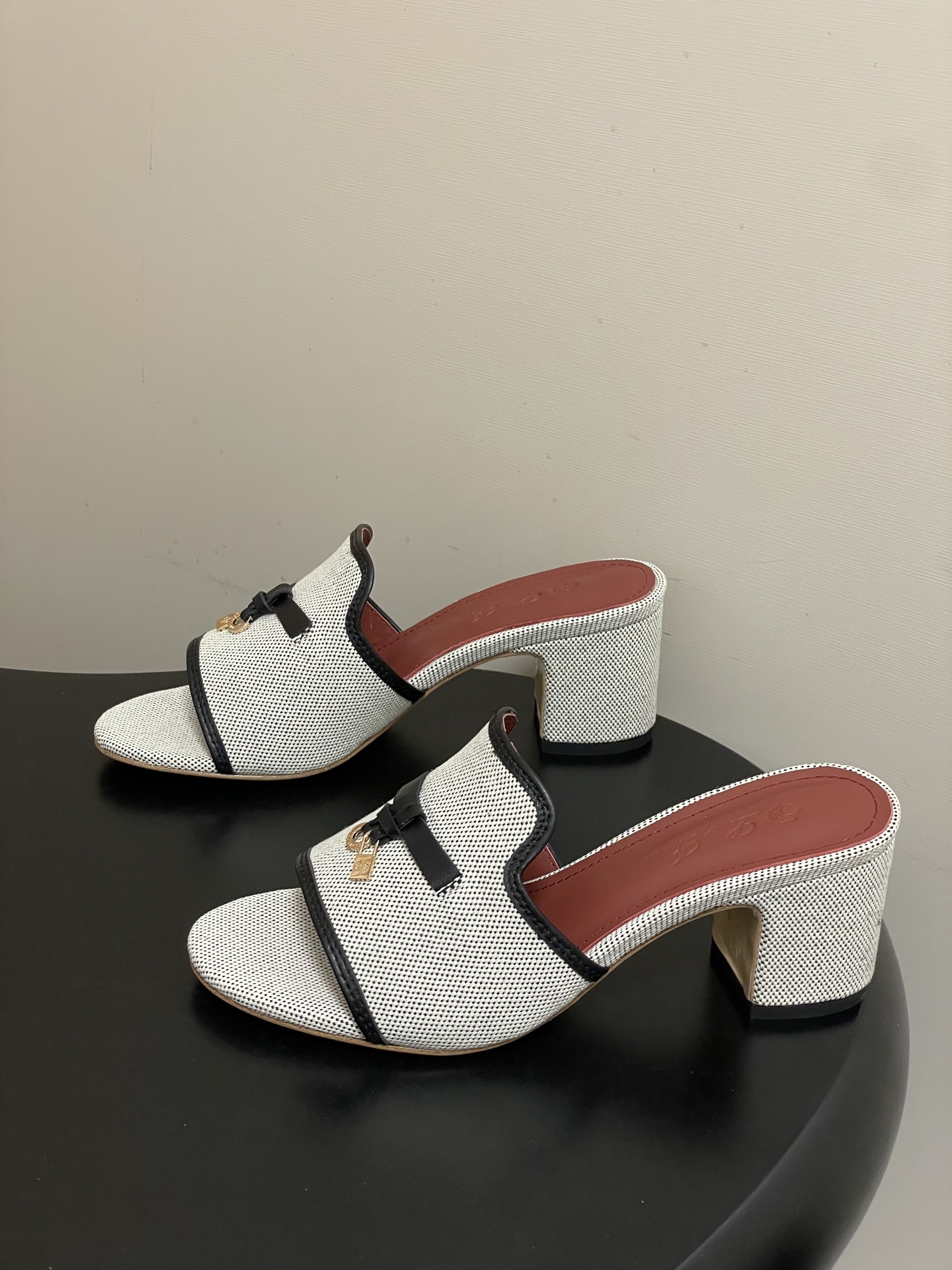 -2026🆕最新配色 Loro Piana 诺悠翩雅 LP Summer Charms经典款平底拖鞋五金