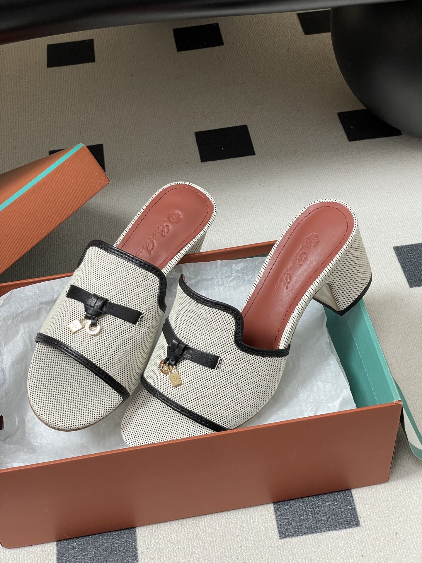 -2026🆕最新配色 Loro Piana 诺悠翩雅 LP Summer Charms经典款平底拖鞋五金