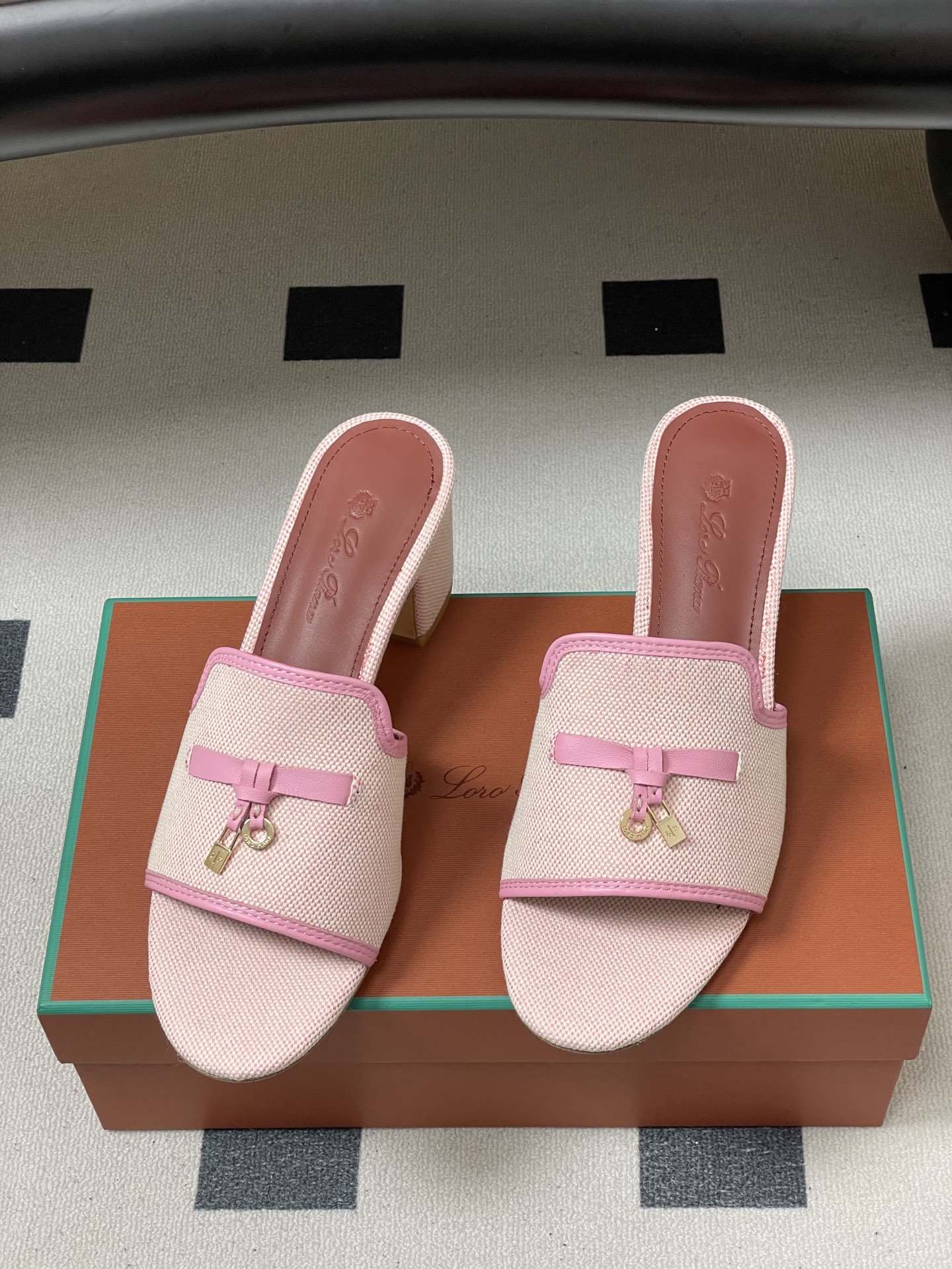 -2026🆕最新配色 Loro Piana 诺悠翩雅 LP Summer Charms经典款平底拖鞋五金