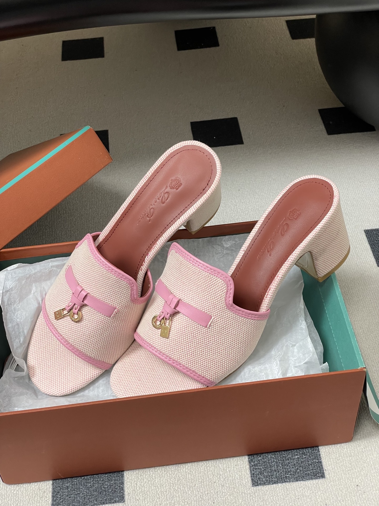 -2026🆕最新配色 Loro Piana 诺悠翩雅 LP Summer Charms经典款平底拖鞋五金