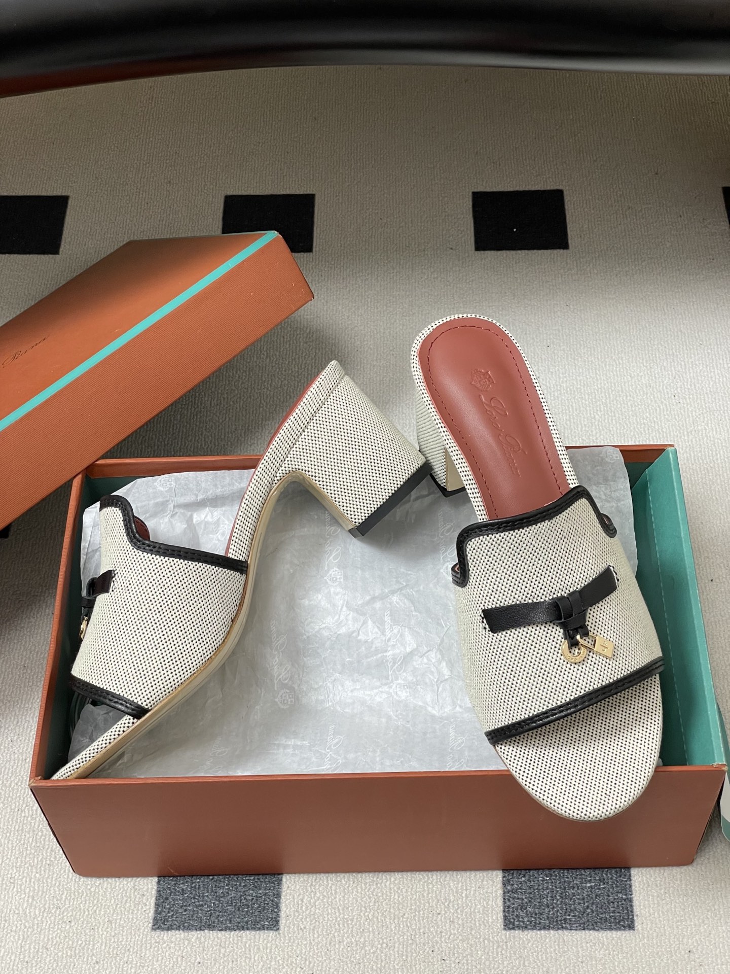 -2026🆕最新配色 Loro Piana 诺悠翩雅 LP Summer Charms经典款平底拖鞋五金