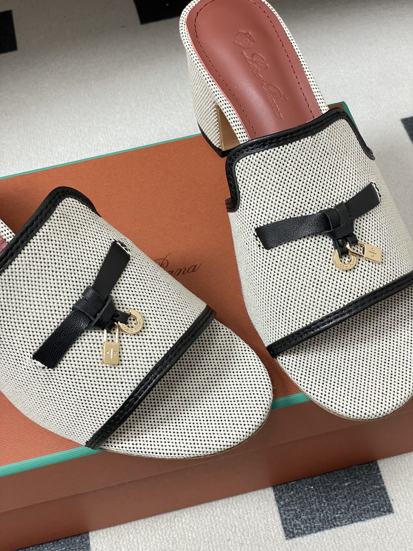 -2026🆕最新配色 Loro Piana 诺悠翩雅 LP Summer Charms经典款平底拖鞋五金