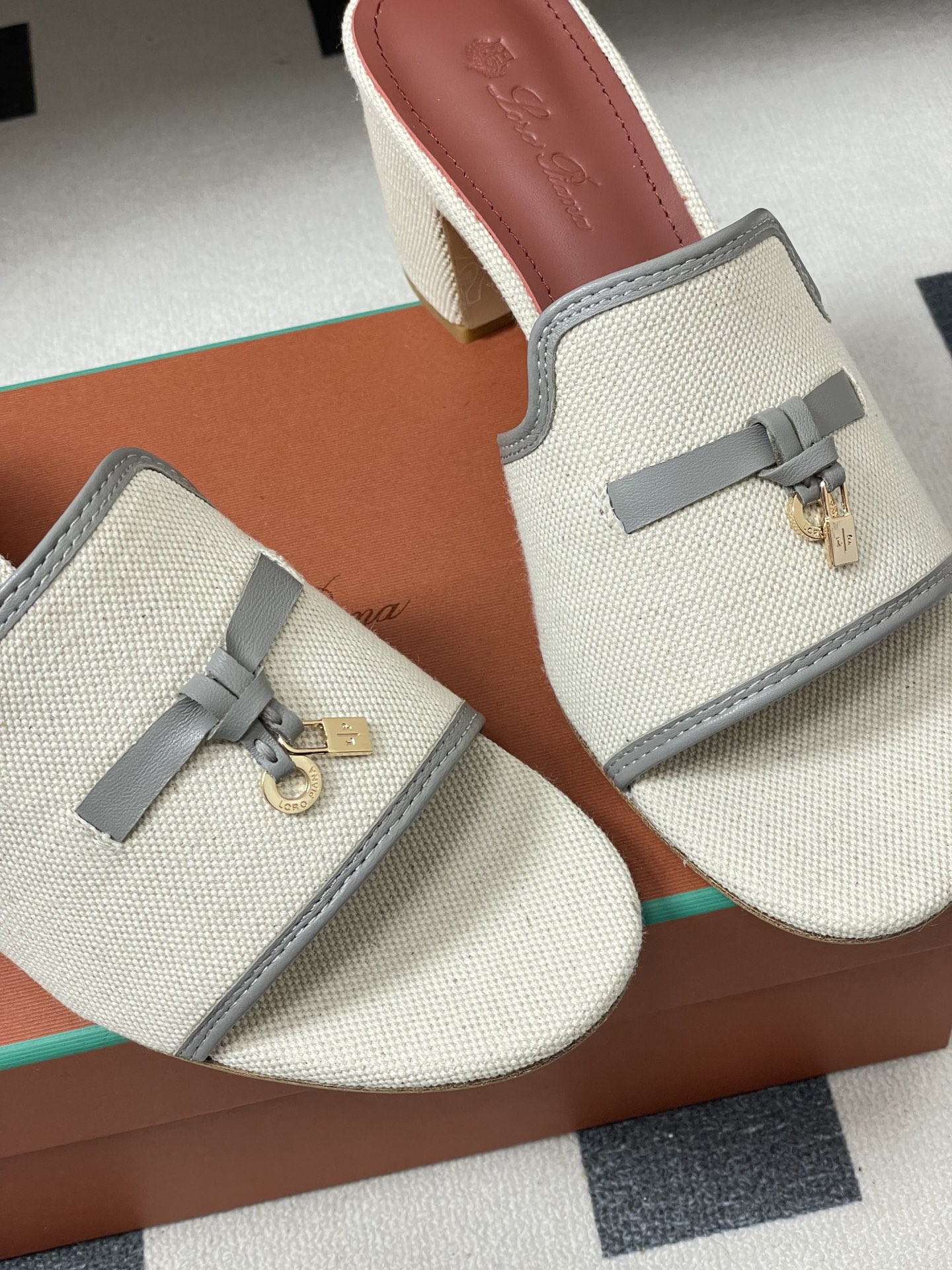 -2026🆕最新配色 Loro Piana 诺悠翩雅 LP Summer Charms经典款平底拖鞋五金