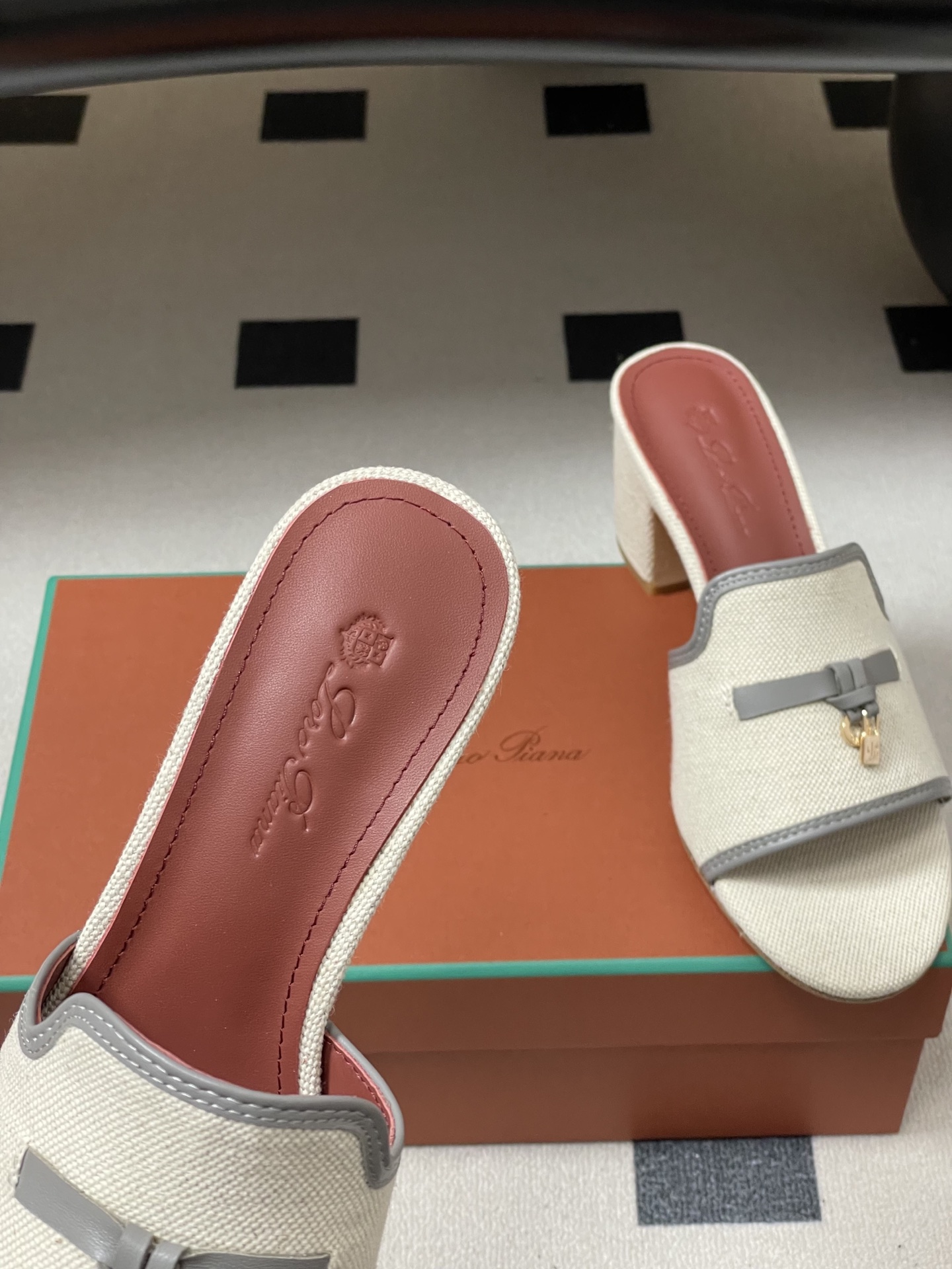 -2026🆕最新配色 Loro Piana 诺悠翩雅 LP Summer Charms经典款平底拖鞋五金