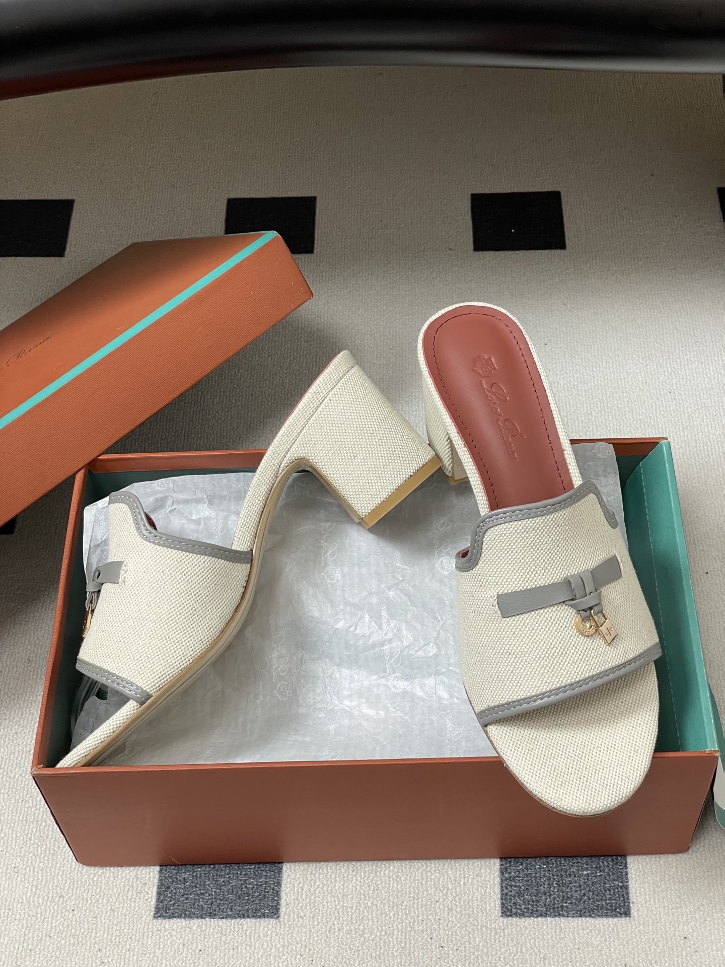 -2026🆕最新配色 Loro Piana 诺悠翩雅 LP Summer Charms经典款平底拖鞋五金