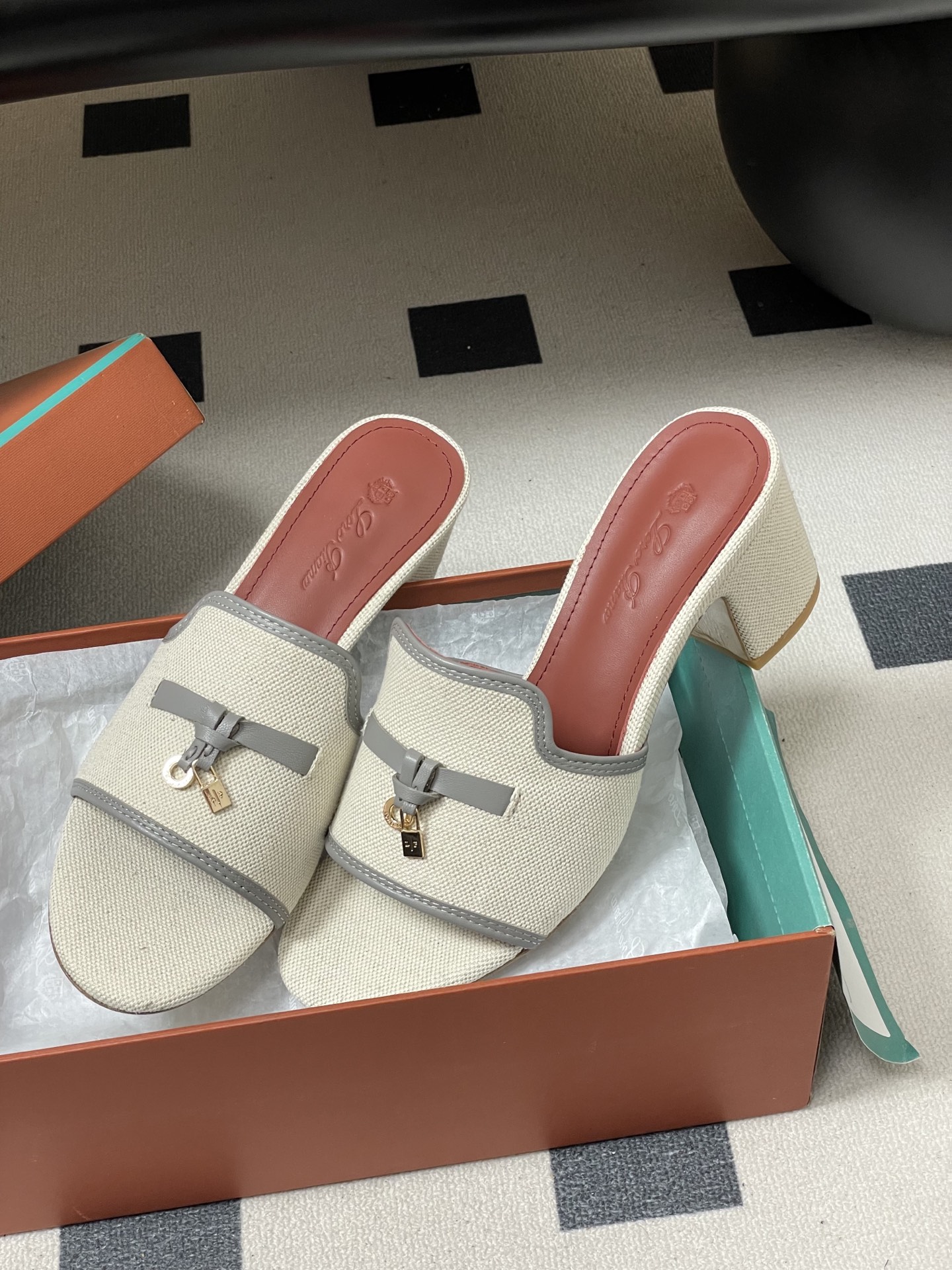 -2026🆕最新配色 Loro Piana 诺悠翩雅 LP Summer Charms经典款平底拖鞋五金